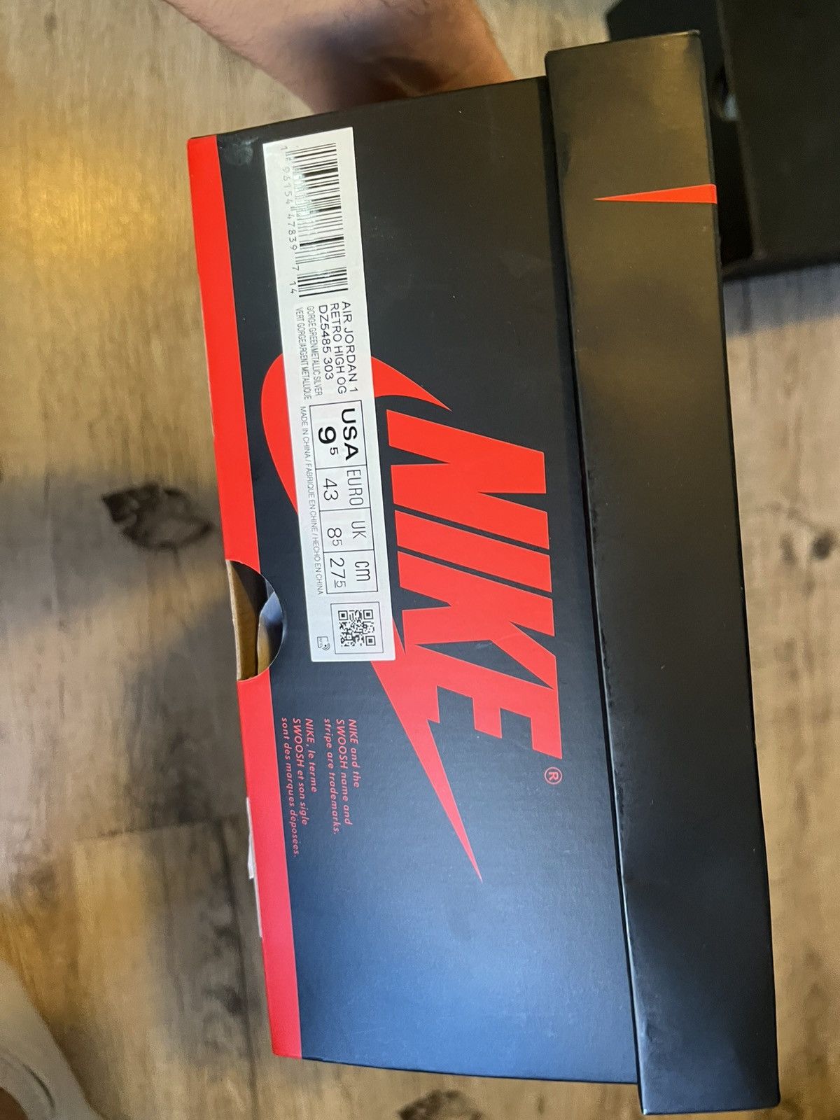 Jordan Brand Air jordan 1 retro high OG Size US 9.5 / EU 42-43 - 4 Thumbnail