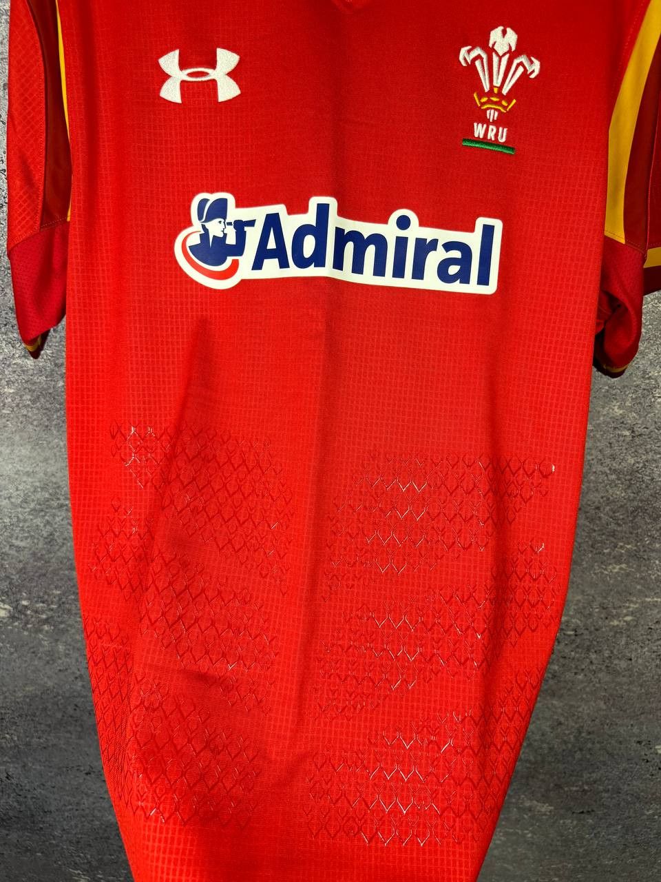 Under Armour Men's Rugby Union Wales 2015/16 Home Shirt Jersey UA Size US L / EU 52-54 / 3 - 7 Thumbnail
