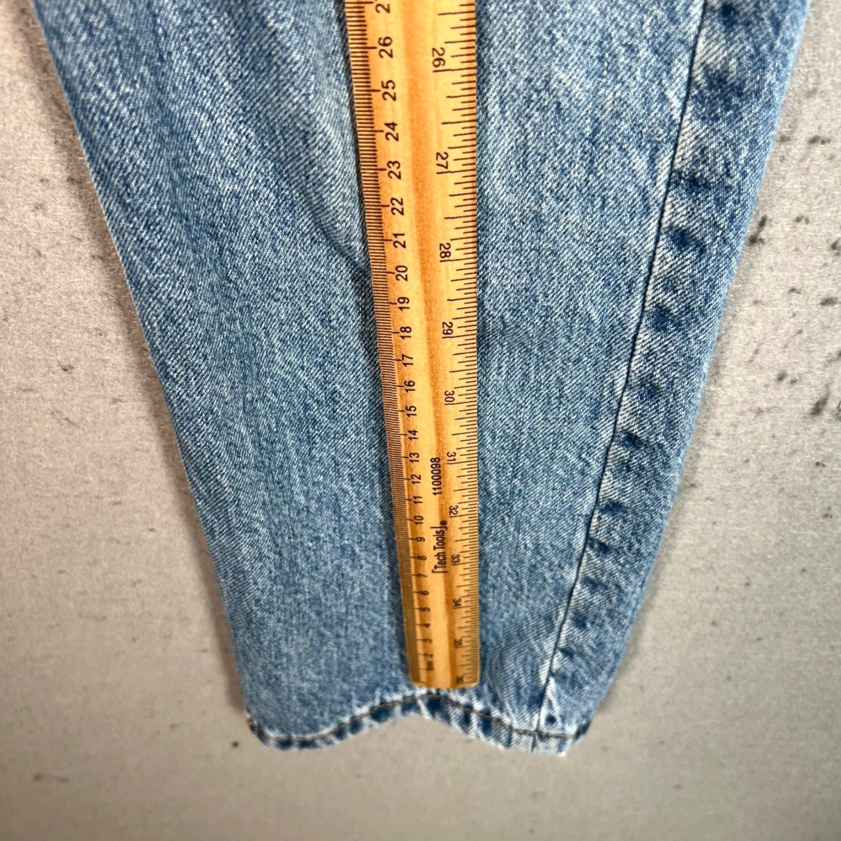 Everlane VINTAGE? The 90s Cheeky Jean Everlane The 90s Cheeky Jean 25 Regular High Rise Light Wash Blue Denim Womens 25 Regular 26x27 5-Pocket 90s Style Jeans Size 42" / US 20 - 6 Thumbnail