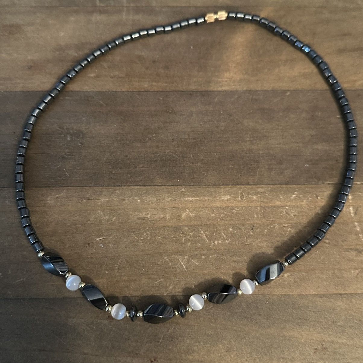 Vintage Vintage hematite and white cats eye bead necklace Size ONE SIZE - 2 Thumbnail