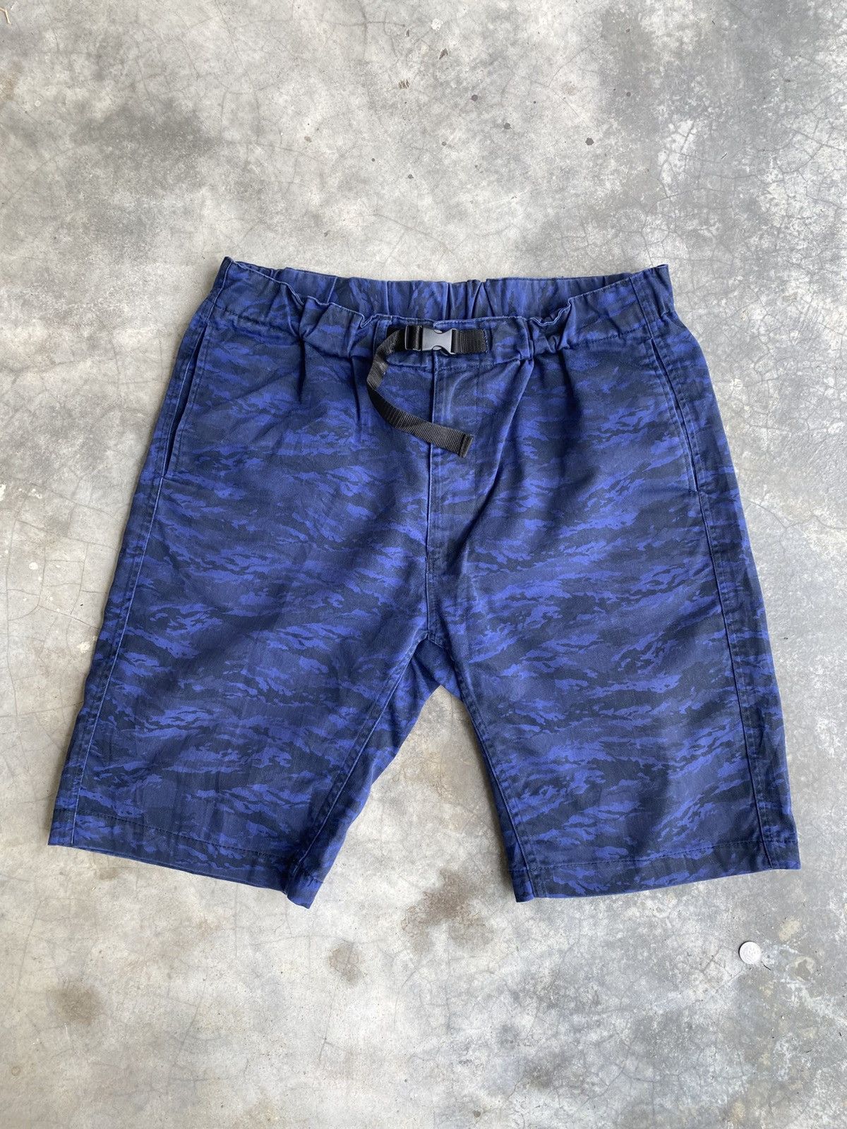 GU GU tiger striped blue shorts Size US 33 - 1 Thumbnail
