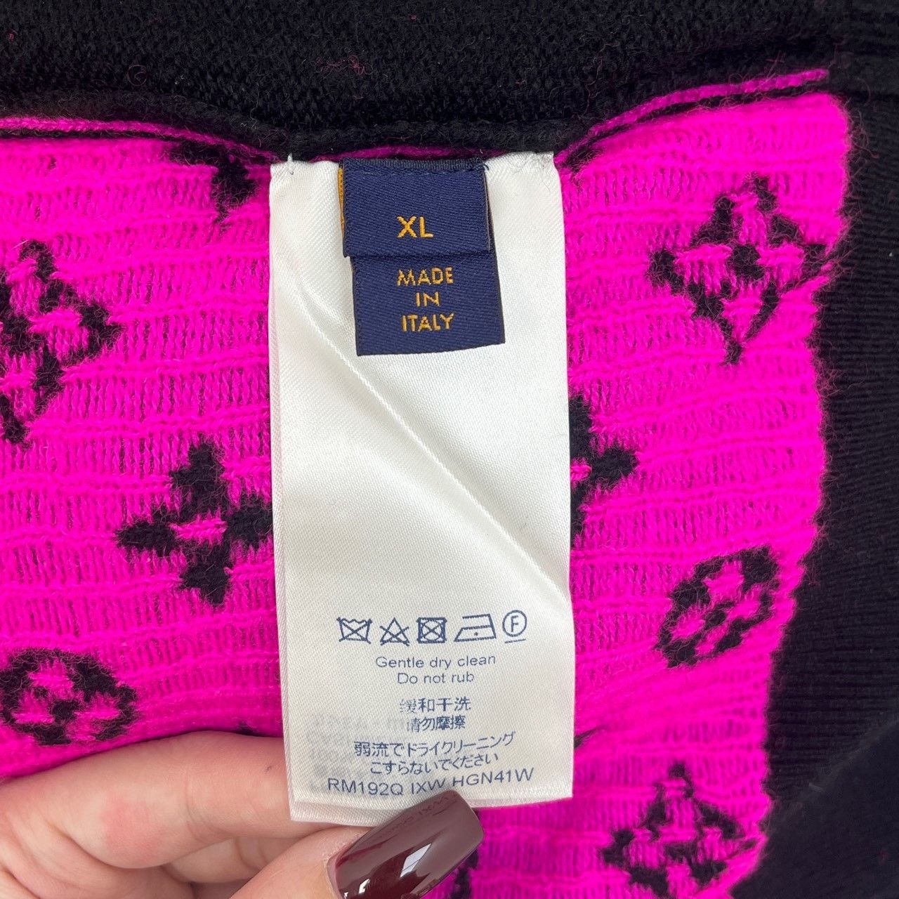 Louis Vuitton Louis Vuitton Black and pink cashmere sweater with logo on Size US XL / EU 56 / 4 - 6 Thumbnail
