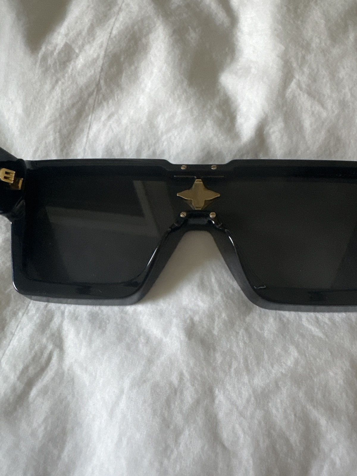 Louis Vuitton LOUIS VUITTON CYCLONE SUNGLASSES Size ONE SIZE - 8 Thumbnail