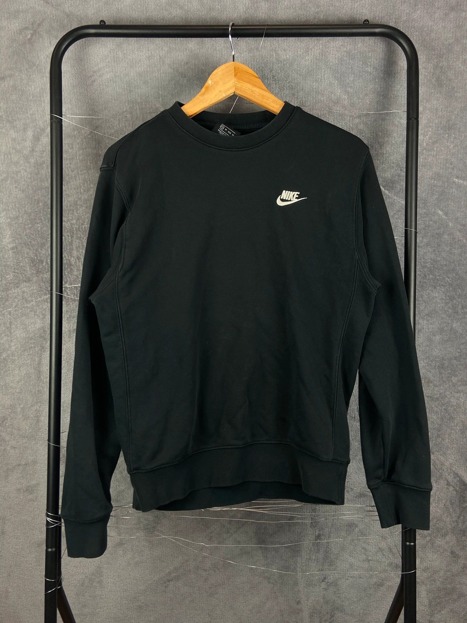 Nike Nike Mini Swoosh Crewneck – Black XS Essential Fit Size US XS / EU 42 / 0 - 1 Thumbnail