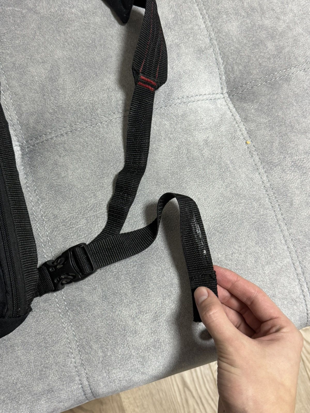 Oakley Vintage Rare Oakley sling crossbody bag backpack Size ONE SIZE - 6 Thumbnail