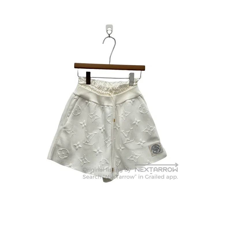 Other Louis Vuitton size m Embossed printed shorts Size US 28 / EU 44 - 2 Thumbnail