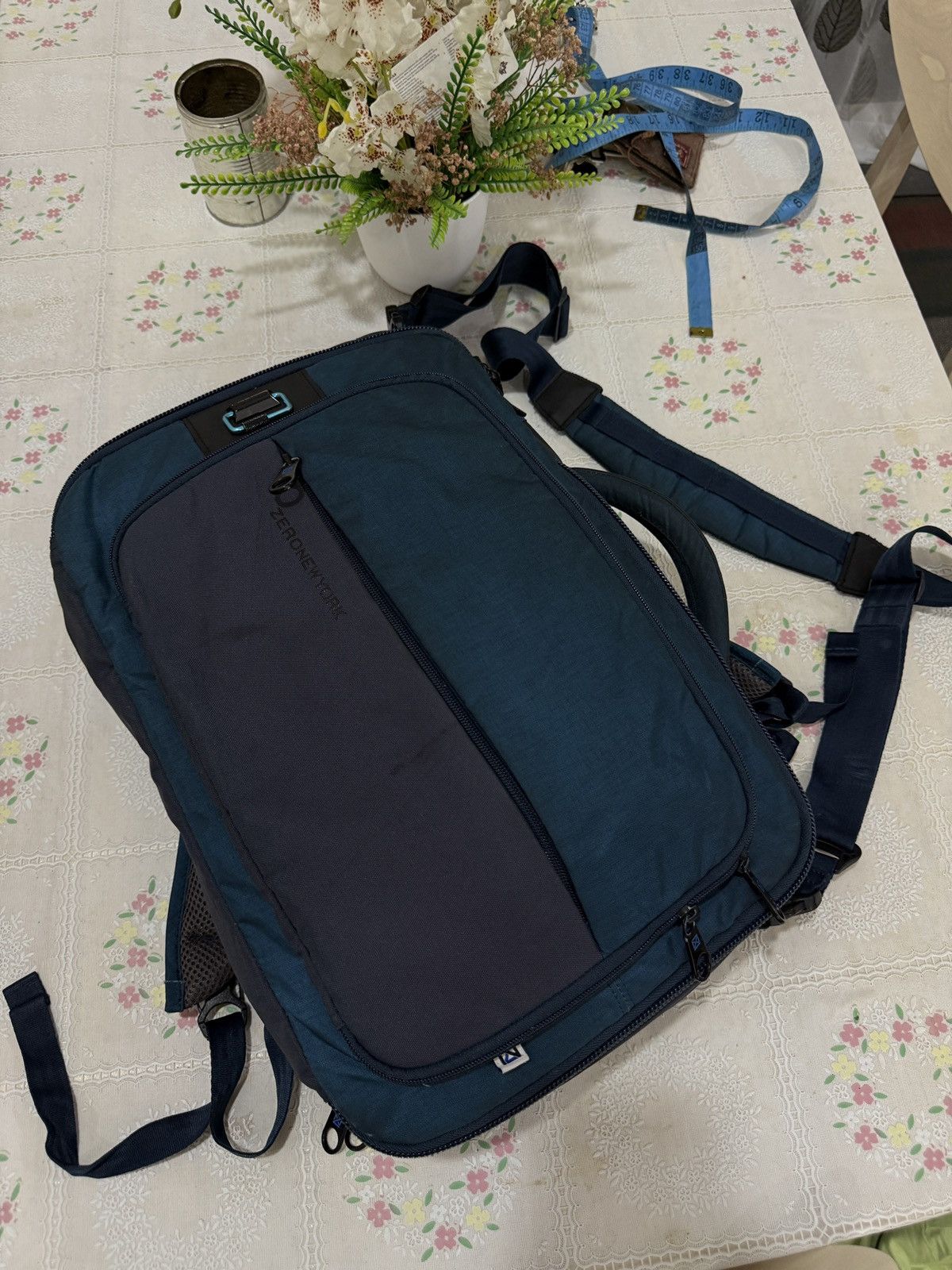 Hypebeast 🔥🔥🔥ARCHIVE ZERO NEW YORK MESSENGER BAGPACK Size ONE SIZE - 1 Thumbnail