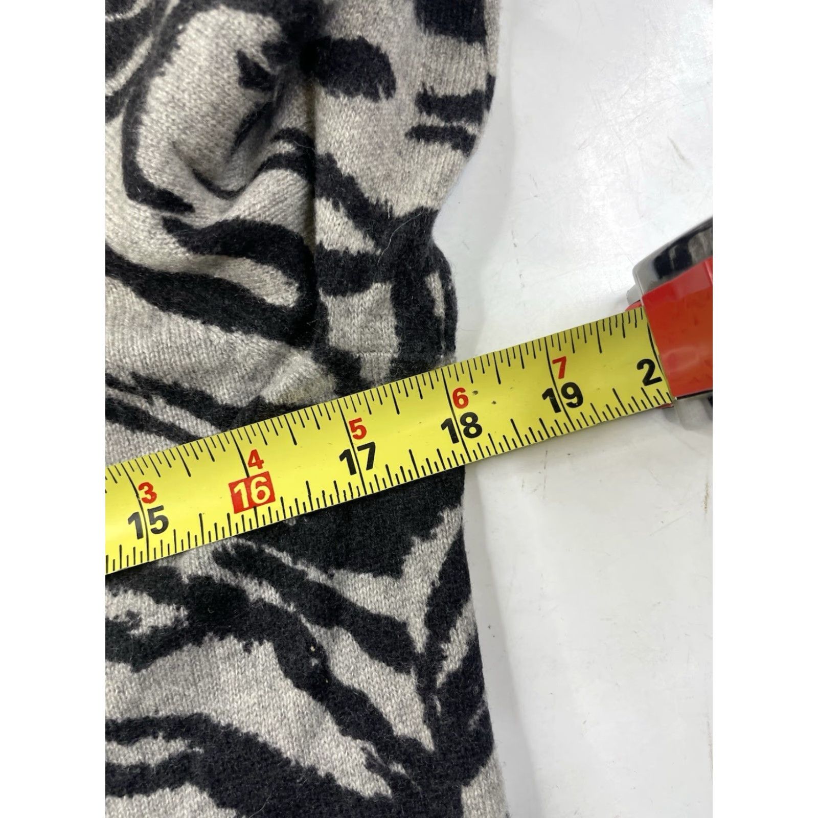 Vintage Vertical Design Cardigan Sweater Womens M Gray Black Tiger Zebra Knit Cashmere Size M / US 6-8 / IT 42-44 - 5 Thumbnail