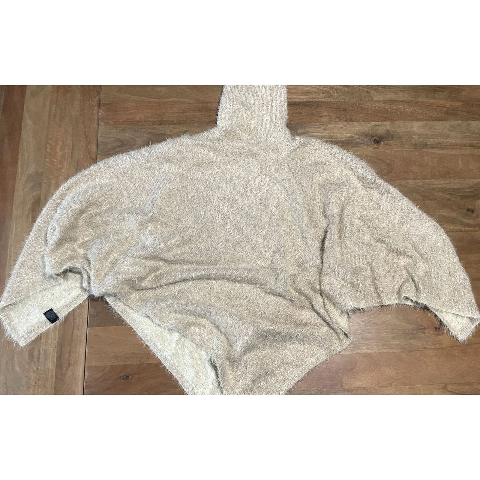 Anthropologie Anthropologie Poncho Womens One Size Cream NWT Akemi Kin Lara Eyelash Golden Metallic Fuzzy Size ONE SIZE - 2 Thumbnail