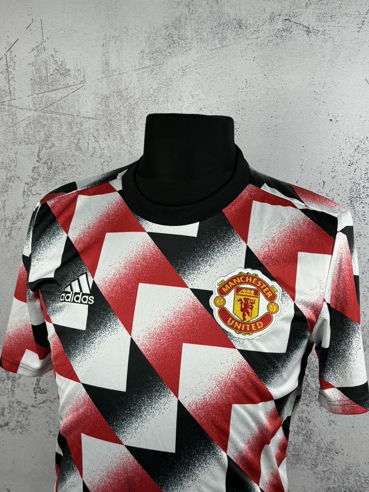 Adidas Adidas Manchester United 2022 Pre-Match Soccer Jersey size M Size US M / EU 48-50 / 2 - 4 Thumbnail
