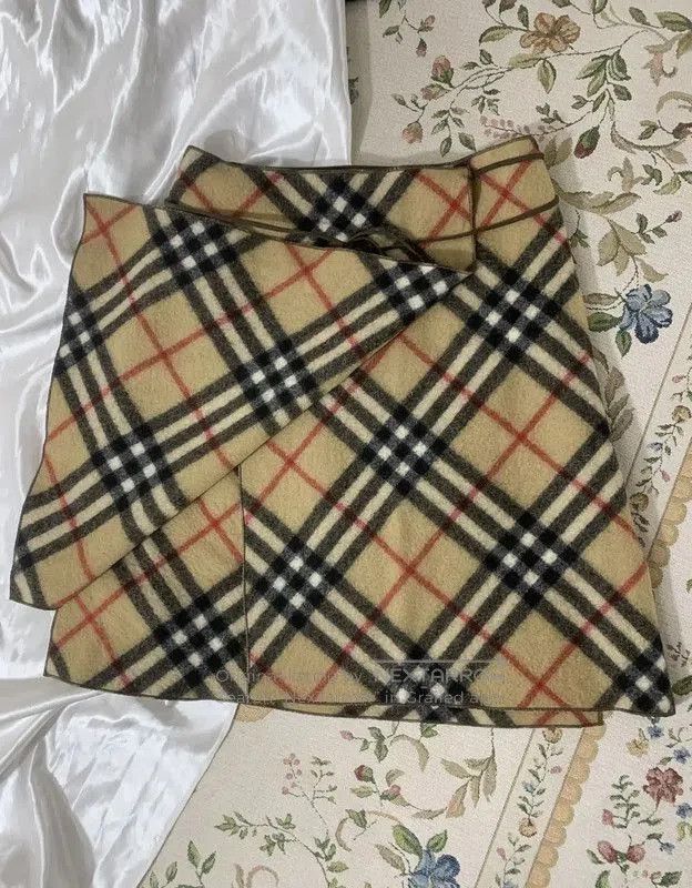 Burberry Burberry Beige Wool Check Midi Skirt. Size 23" - 3 Thumbnail
