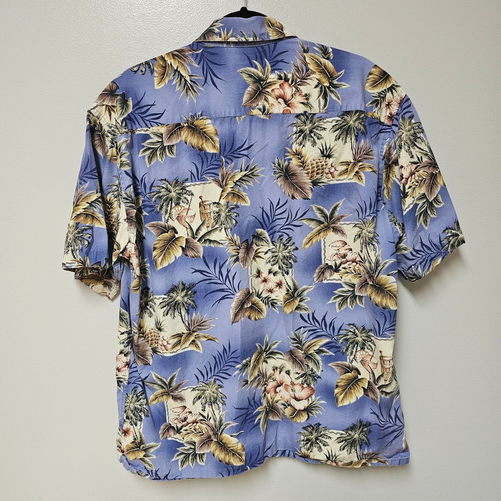 Pierre Cardin Men's Pierre Cardin Hawaiian shirt coconut buttons large. Size US L / EU 52-54 / 3 - 2 Thumbnail