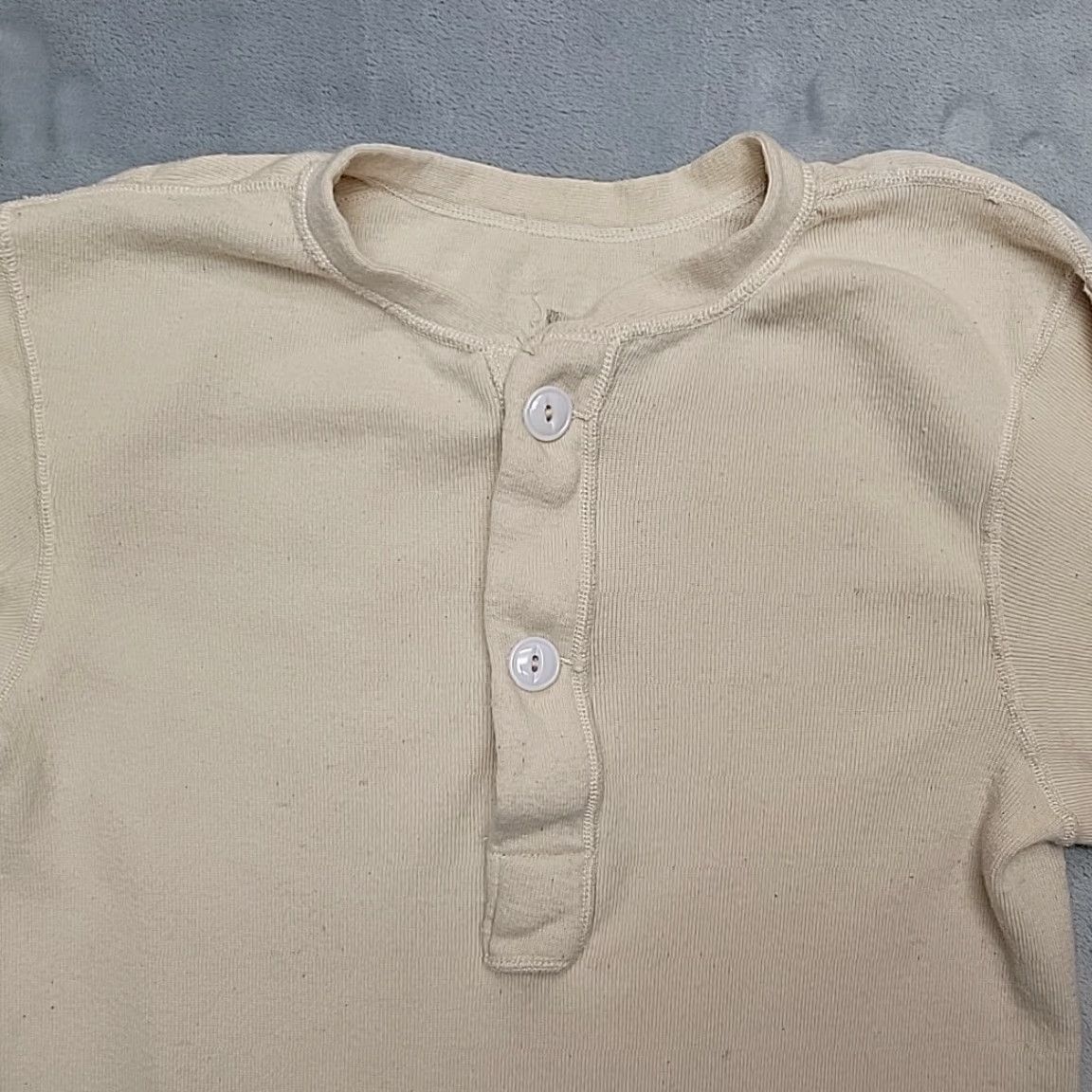 Vintage VINTAGE Thermal Henley Shirt Mens Beige Long Sleeve Military Wool Base Layer 60s 70s 80s Size US M / EU 48-50 / 2 - 3 Thumbnail