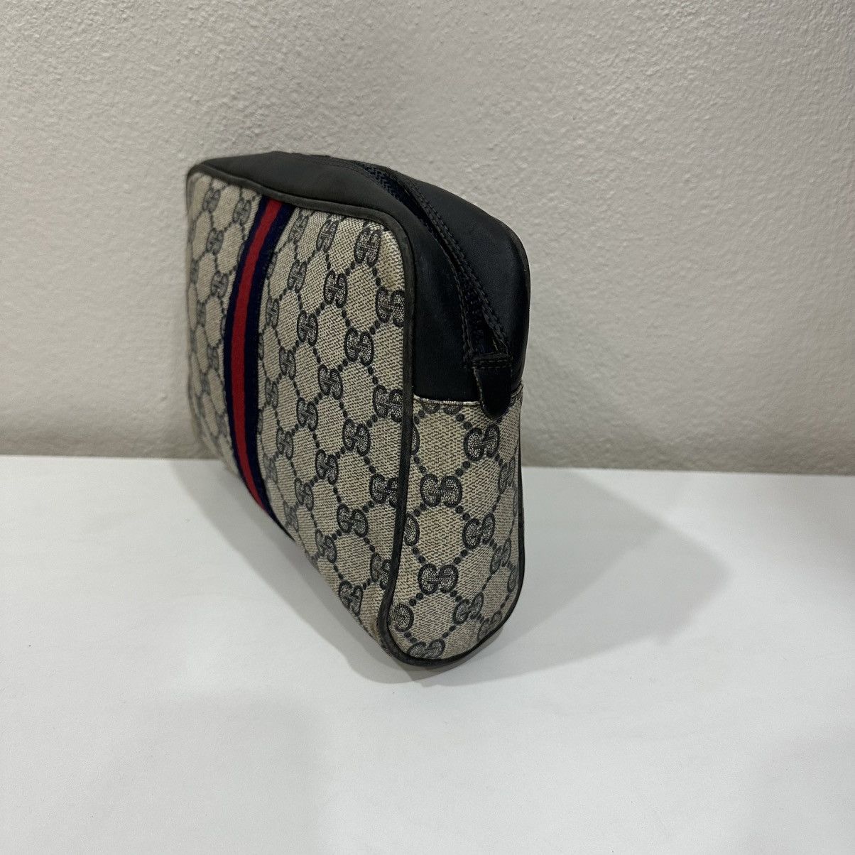 Gucci ‼️YES‼️ VINTAGE GUCCI GG MONOGRAM MAKE UP POUCH CLUTCH BAG Size ONE SIZE - 5 Thumbnail