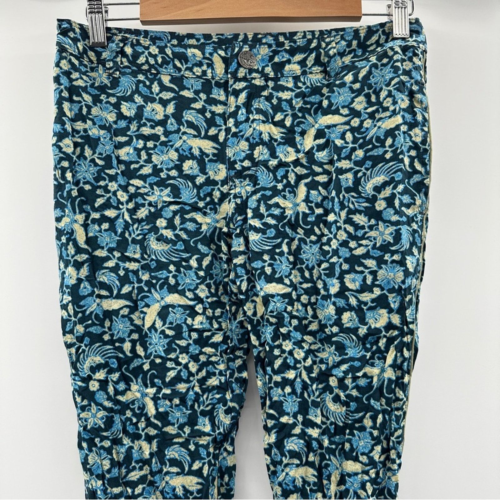 Free People Free People Blue & Cream Floral Cropped Mid Rise Pants Sz 0 Size 25" / US 0 / IT 36 - 2 Thumbnail