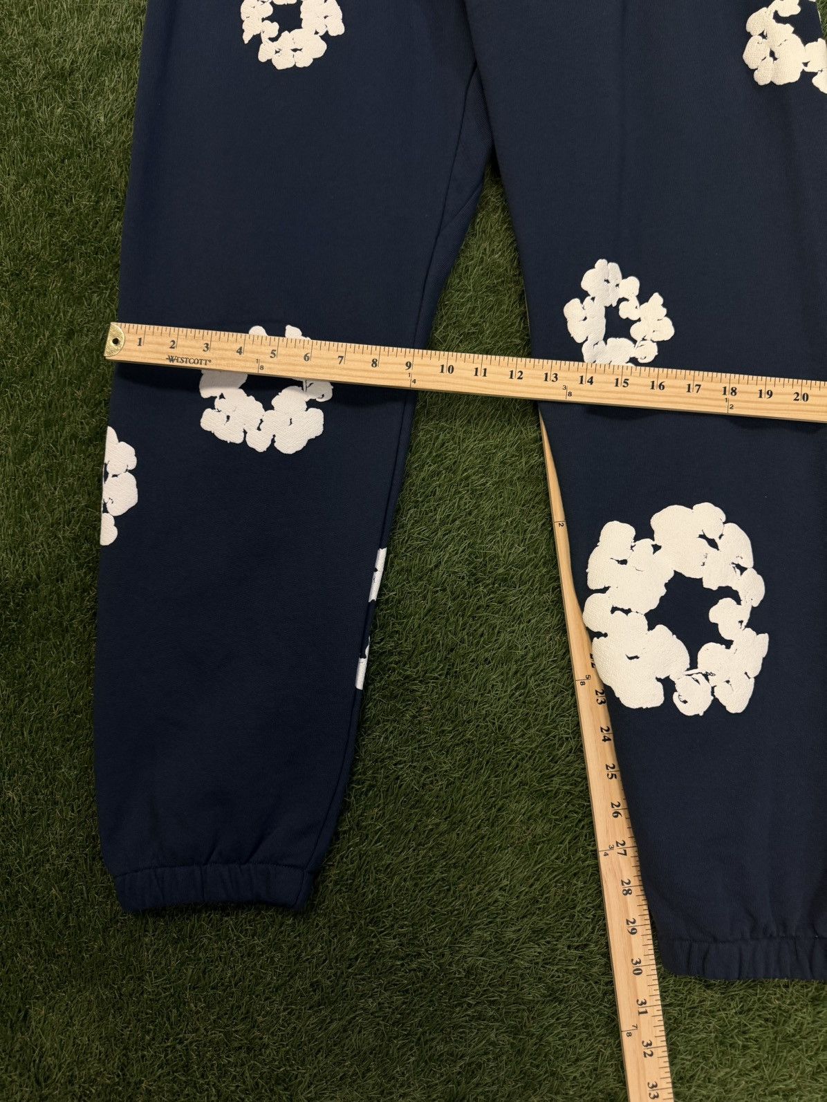 DENIM TEARS Denim Tears Cotton Wreath Sweatpants Navy Blue (M) Size US 31 - 10 Thumbnail