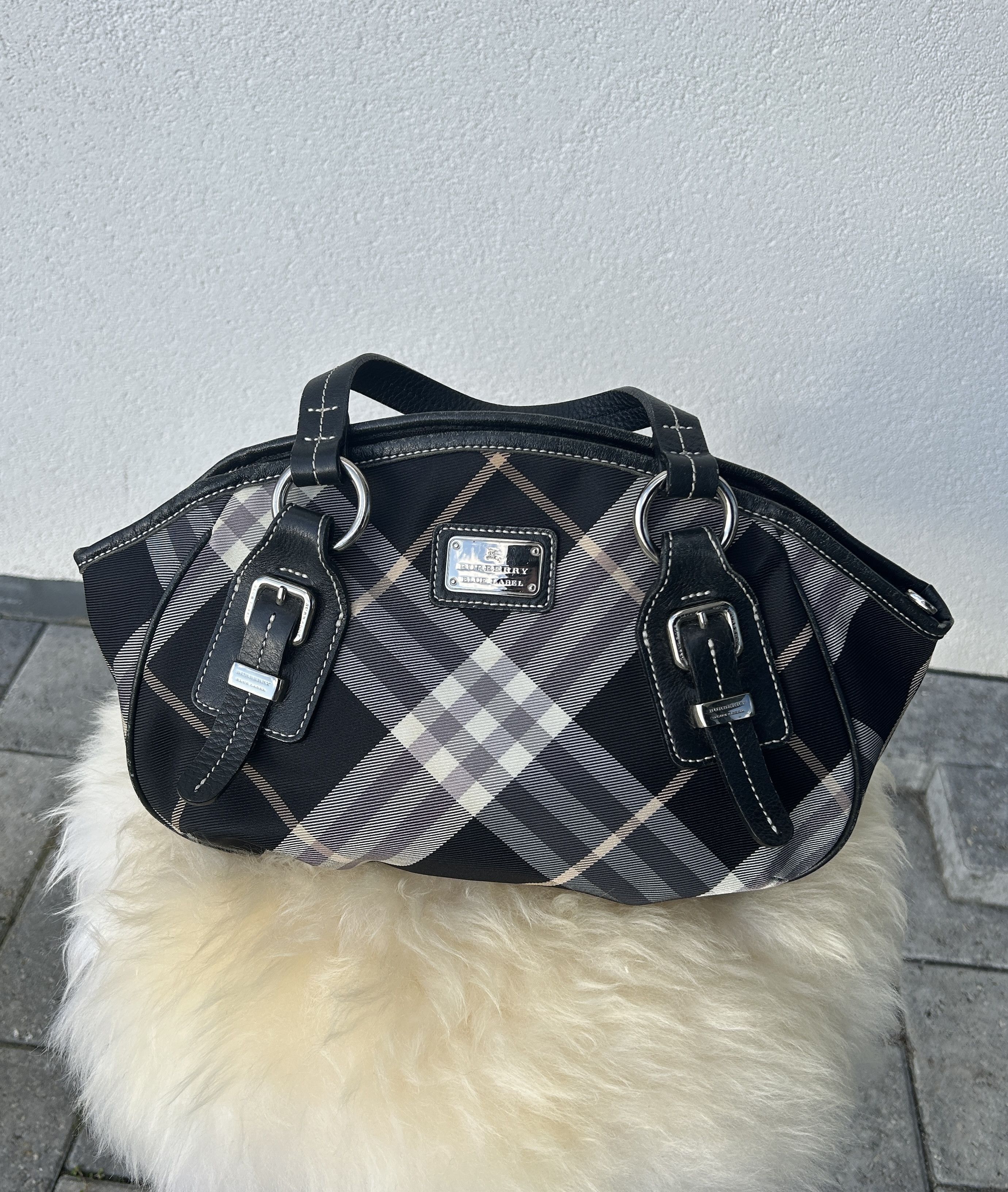 Burberry Burberry Handbag Size ONE SIZE - 1 Thumbnail