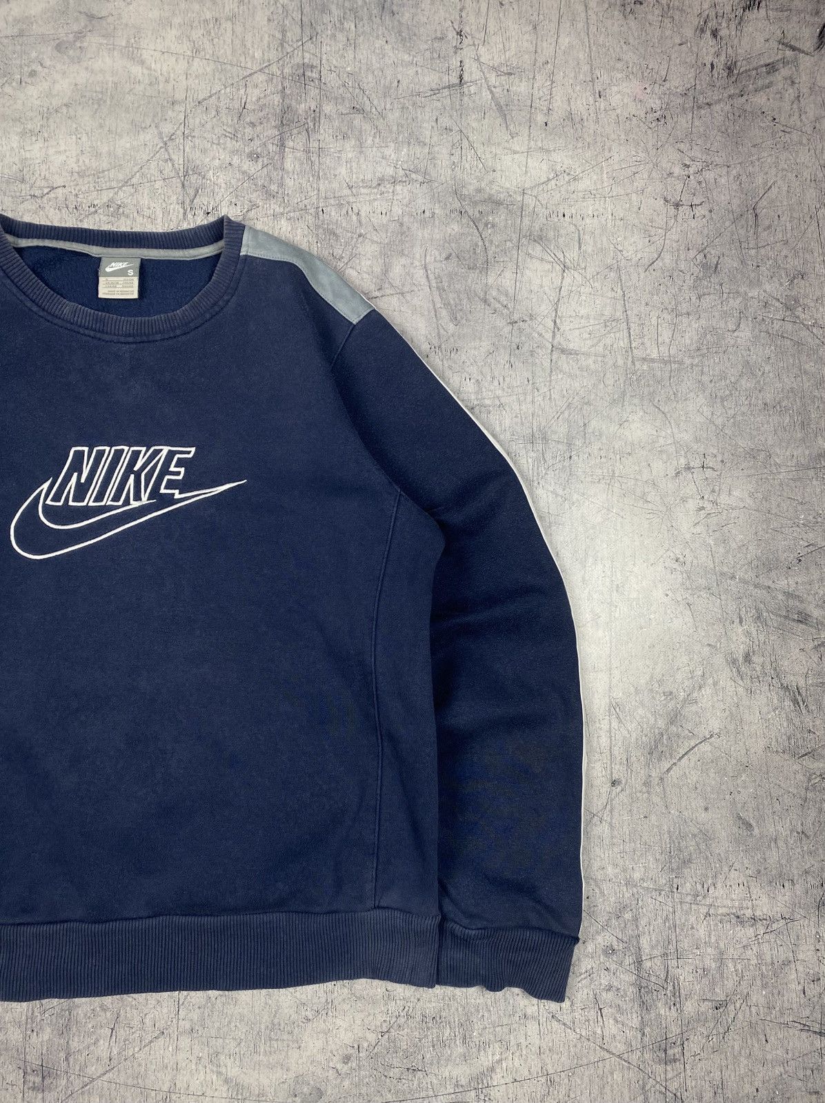 Nike Vintage Nike Swoosh Embroidered Logo Crewneck Sweatshirt Size US S / EU 44-46 / 1 - 4 Thumbnail
