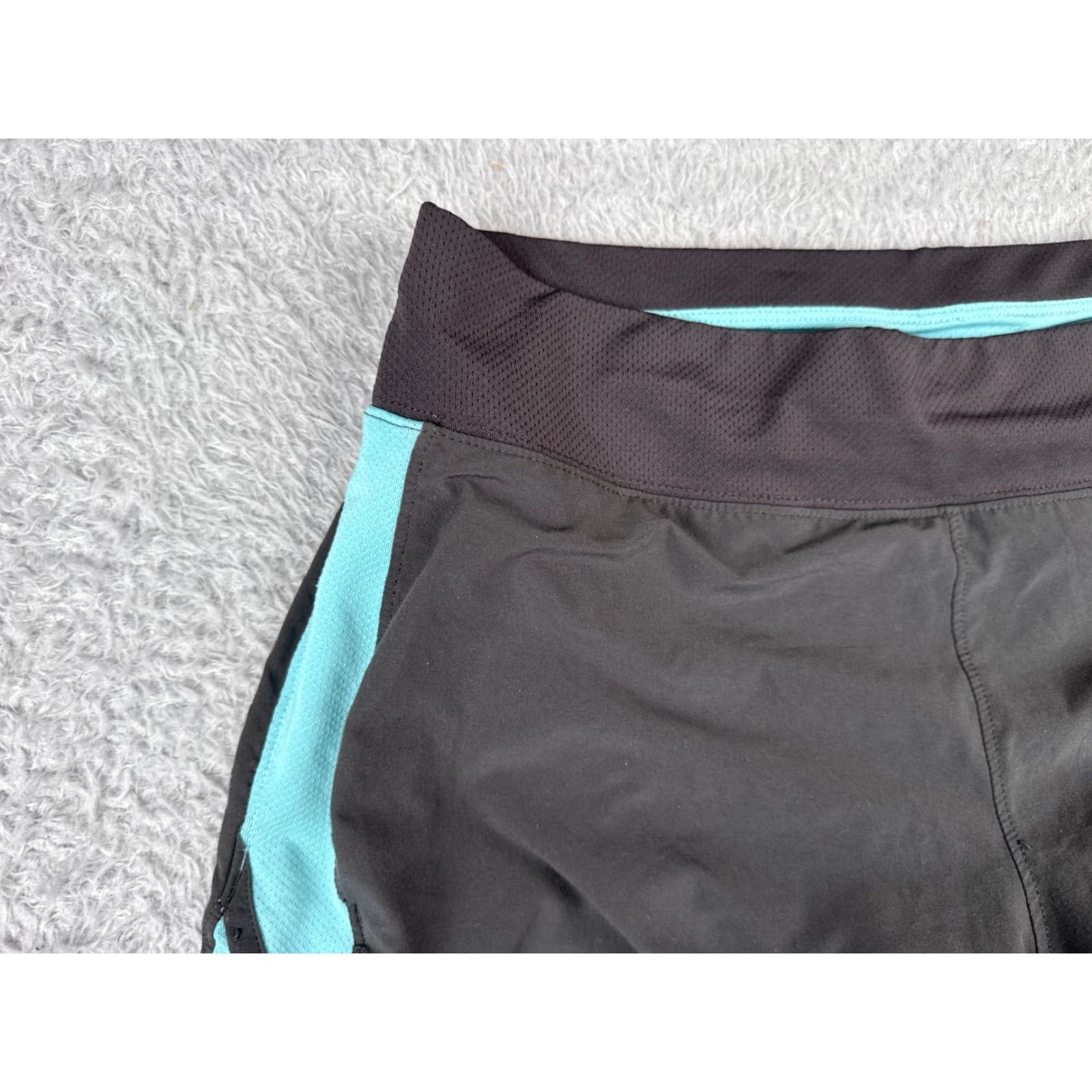 The North Face VINTAGE: The North Face Shorts Women Small Gray Teal Lined Polyester Blend Run Running Size 28" / US 6 / IT 42 - 2 Thumbnail
