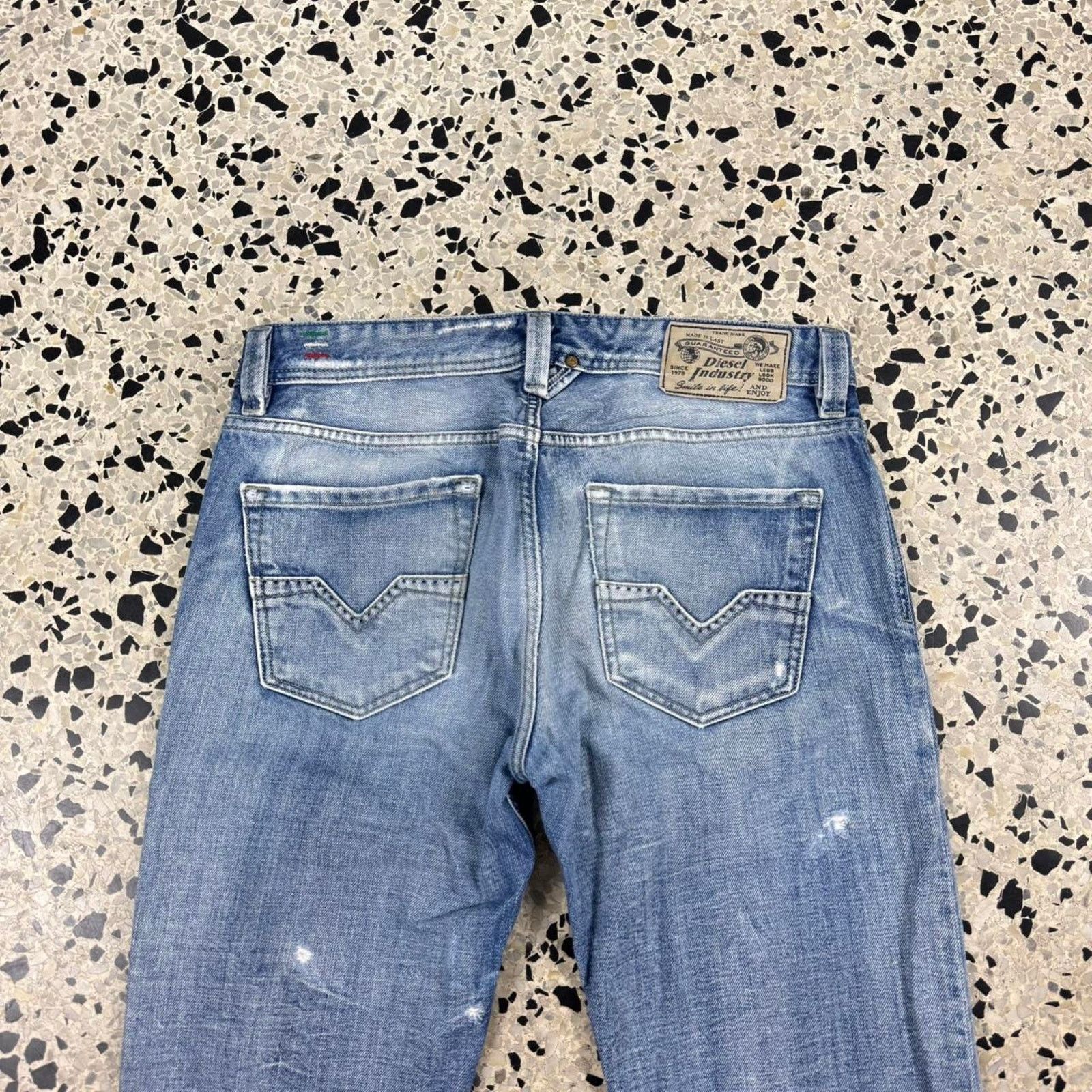 Diesel × Vintage VINTAGE Y2K THRASHED DIESEL INDUSTRY LARKEE DENIM JEANS: Size US 31 - 7 Thumbnail