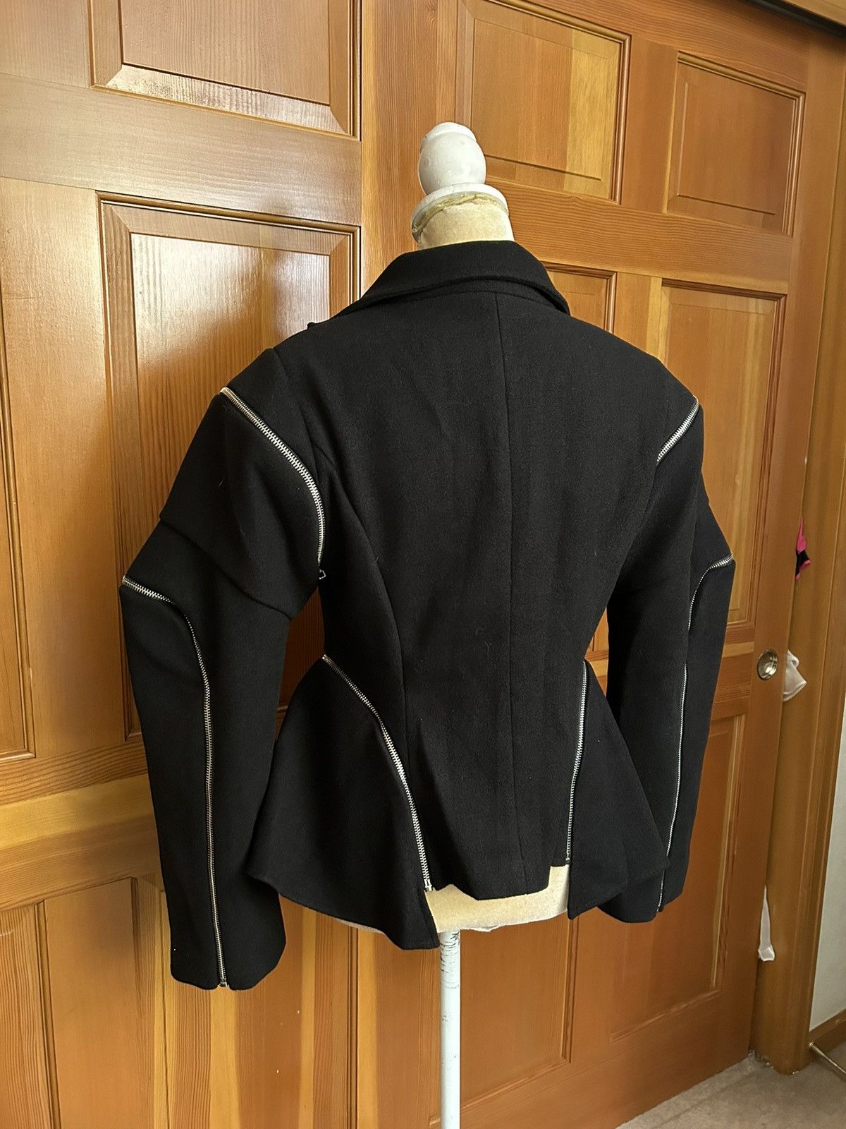Designer × Other NWT, Lavishly Paris Designer Black Spliced Zipper Jacket. Size M / US 6-8 / IT 42-44 - 10 Thumbnail