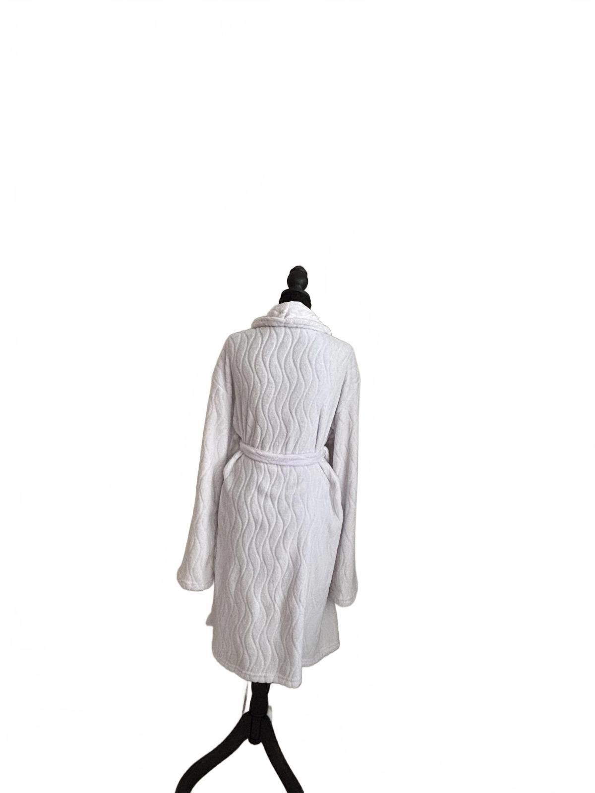 Other White Plush Bathrobe with Belt and Pockets Size ONE SIZE - 3 Thumbnail