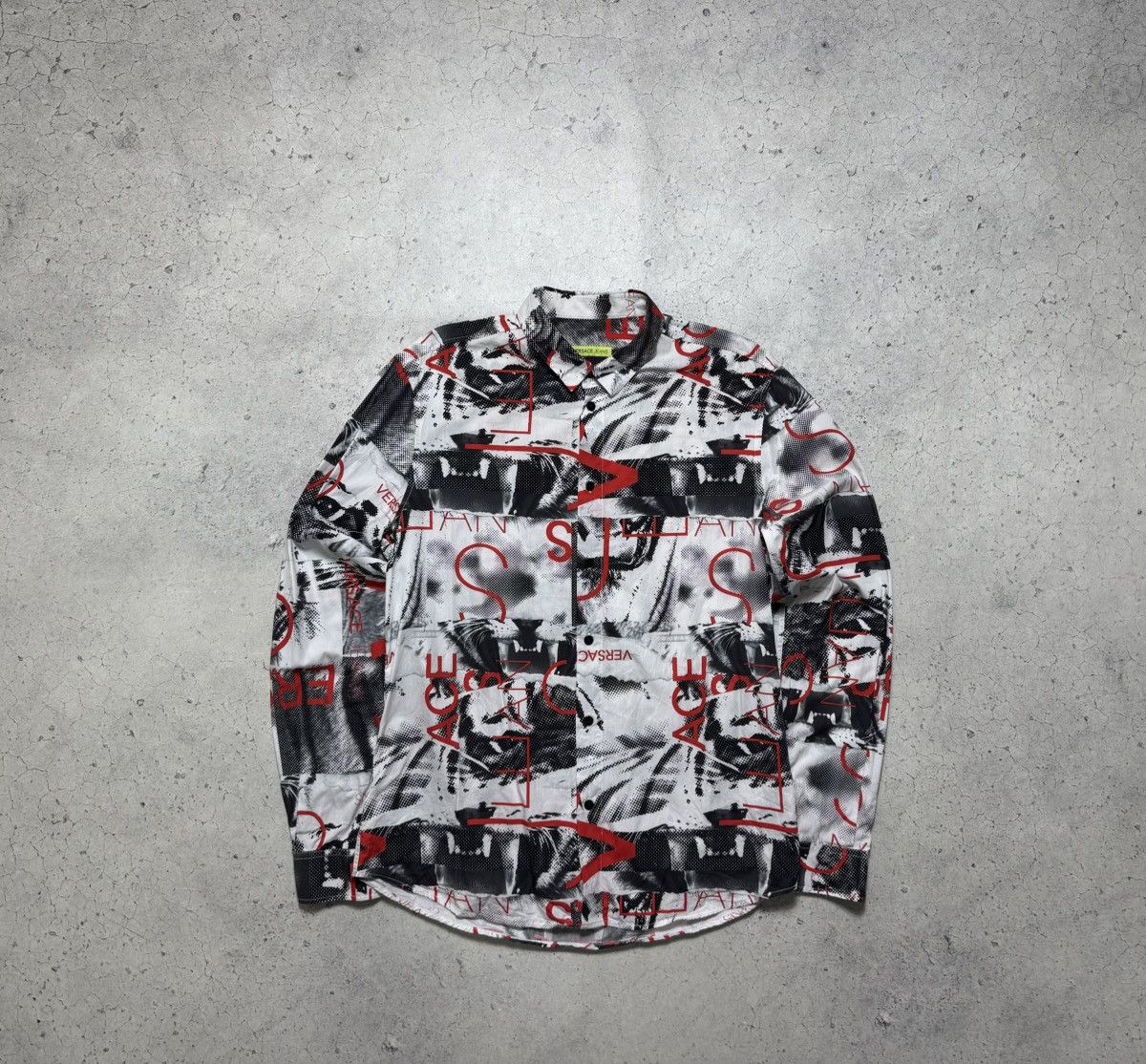 Versace Jeans Couture Versace Jeans Monogram Overprint Button Up Shirt Size L Size US L / EU 52-54 / 3 - 2 Thumbnail