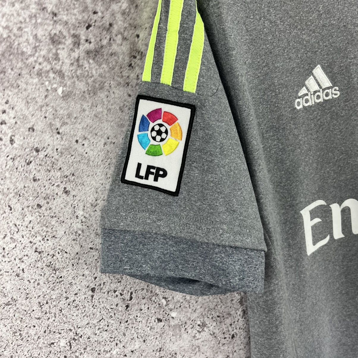 Adidas Real Madrid 2015/2016 Away Soccer Jersey Size M Size US M / EU 48-50 / 2 - 3 Thumbnail