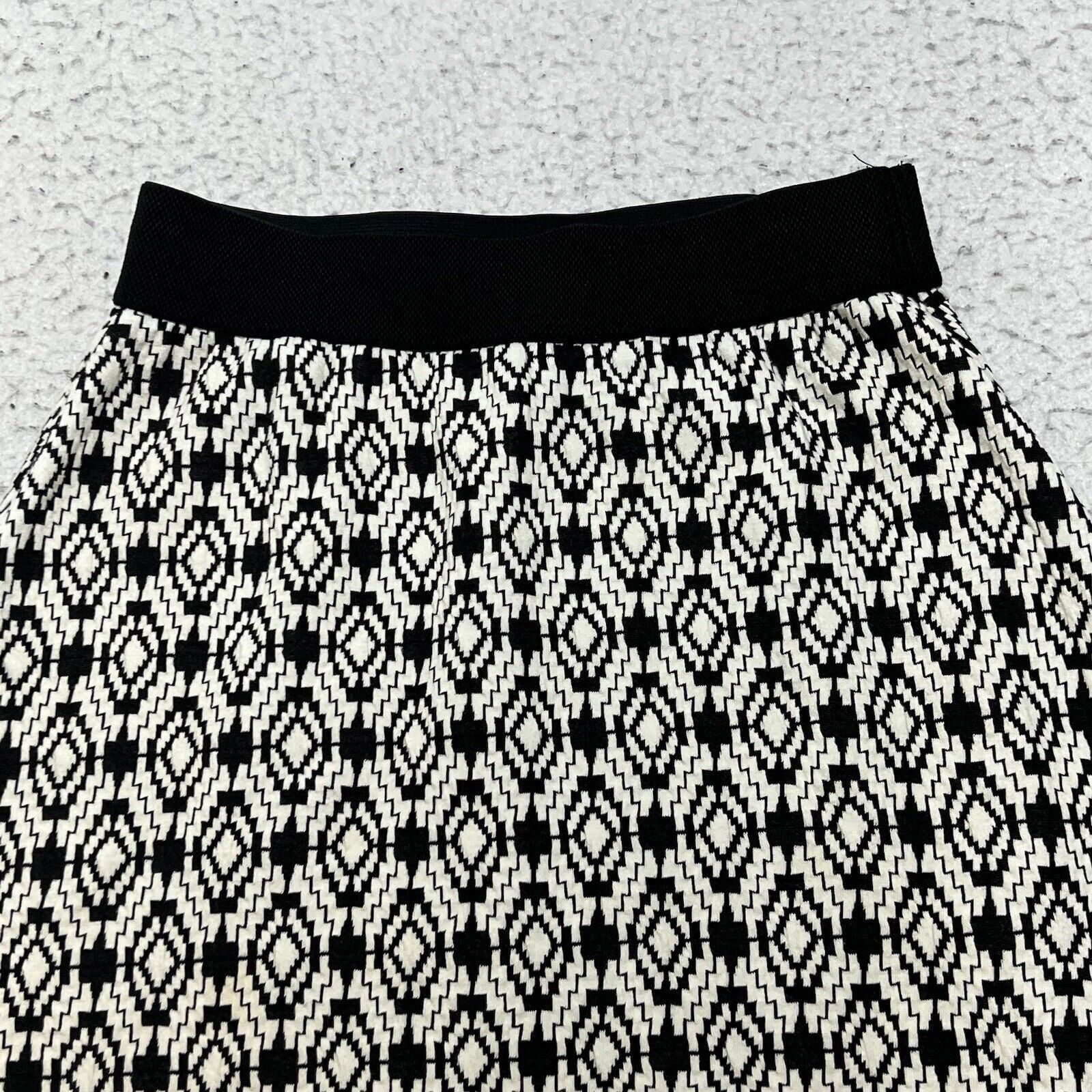 Nordstrom GILLI Kelsey Flared Mini Skirt Black/White Geometric Stretch Size 24" / US 00 / IT 34 - 2 Thumbnail