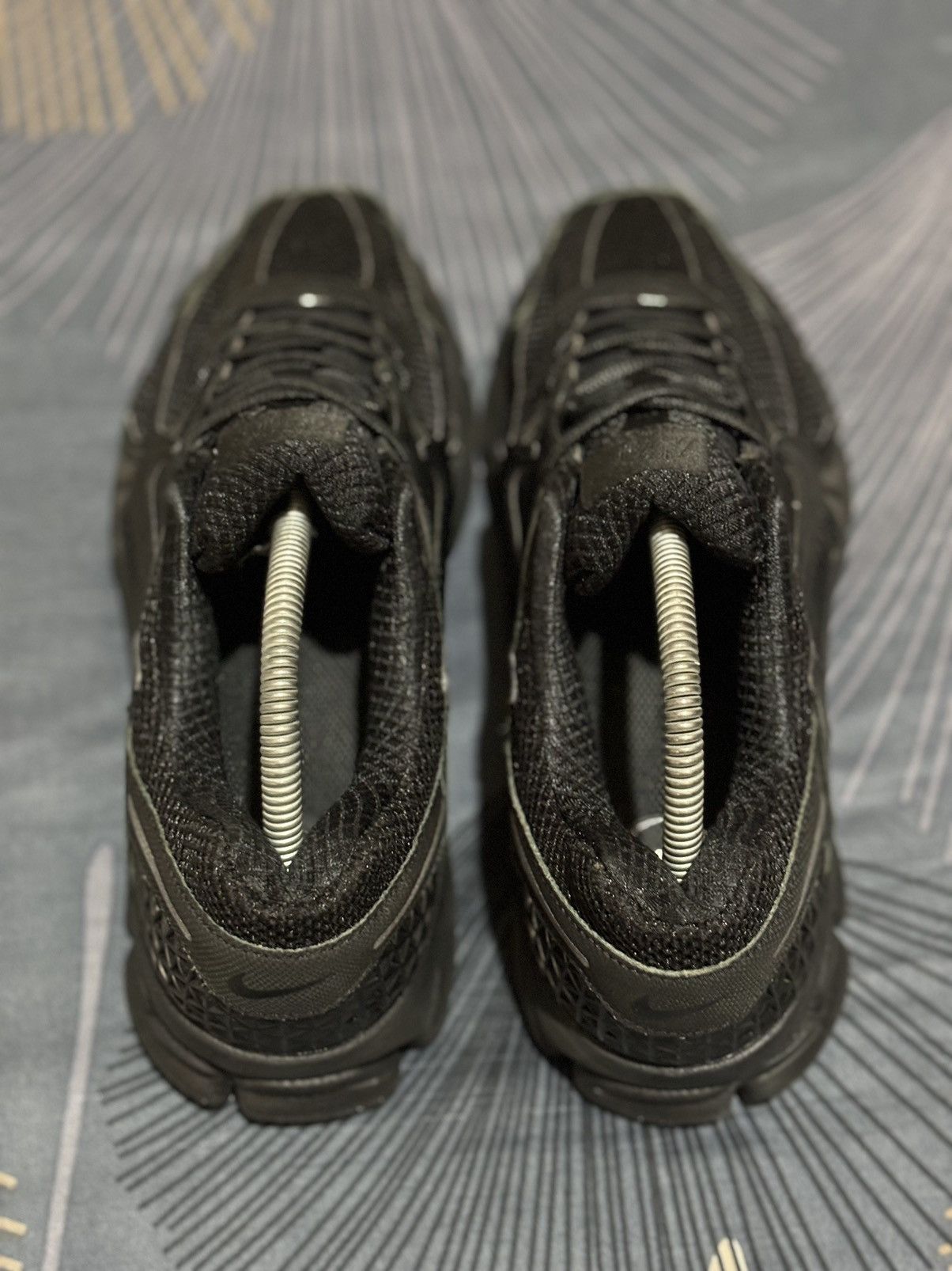 Nike NIKE ZOOM VOMERO 5 ‘TRIPLE BLACK’ Size US 7.5 / EU 40-41 - 5 Thumbnail