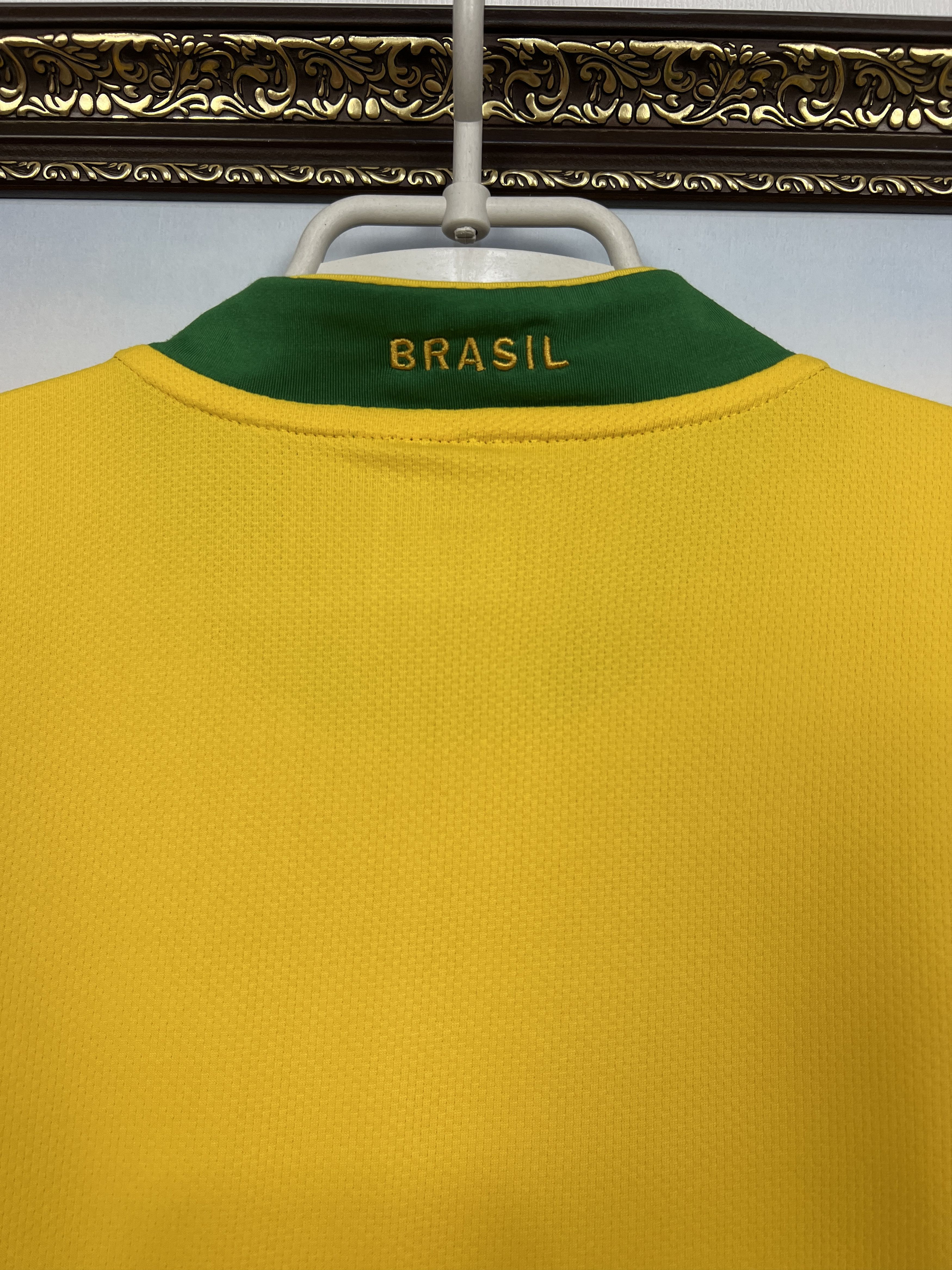 Nike Brazil Home football shirt 2006 Soccer Nike Jersey Mens Size US M / EU 48-50 / 2 - 14 Thumbnail