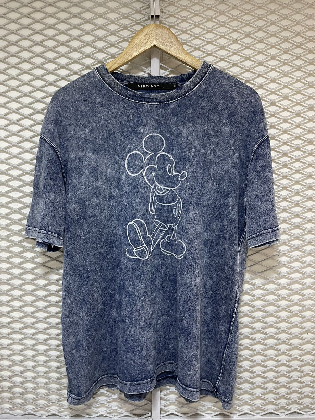 Japanese Brand NIKO AND.. x DISNEY BLUE DENIM tshirt Size US L / EU 52-54 / 3 - 1 Thumbnail