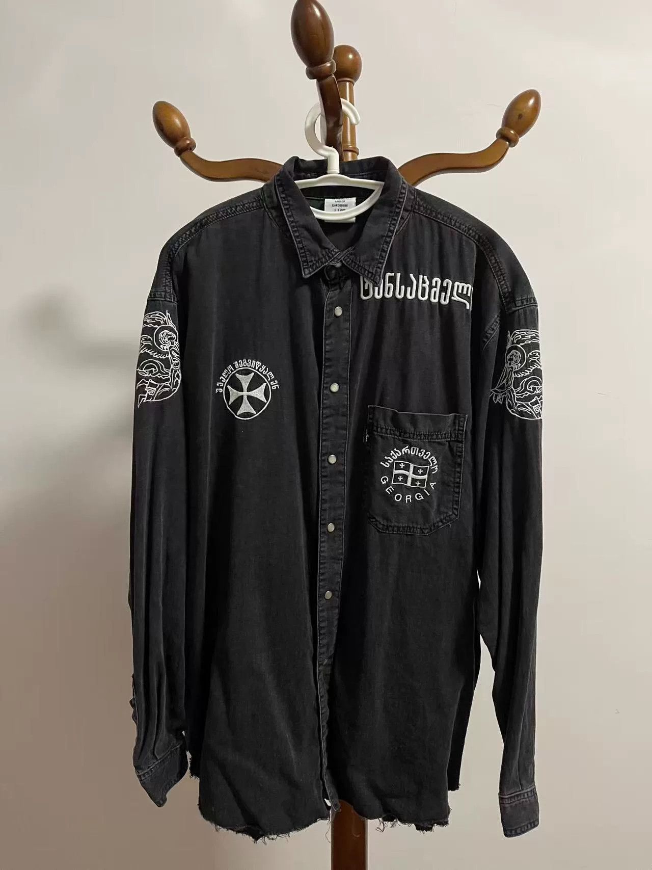 Vetements Vetements 19SS Religious Embroidered Shirt Size US XS / EU 42 / 0 - 1 Thumbnail