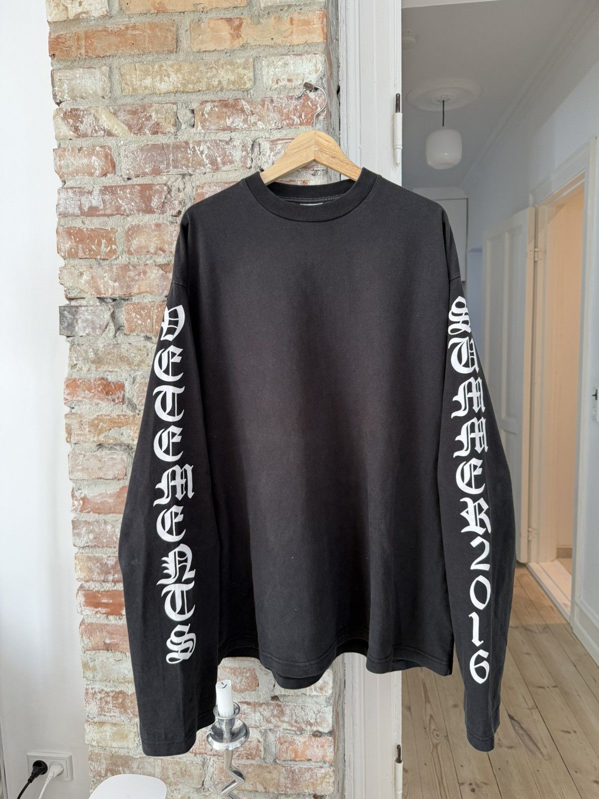 Vetements VETEMENTS Gothic Logo Long Sleeve OVERSIZED Small Black