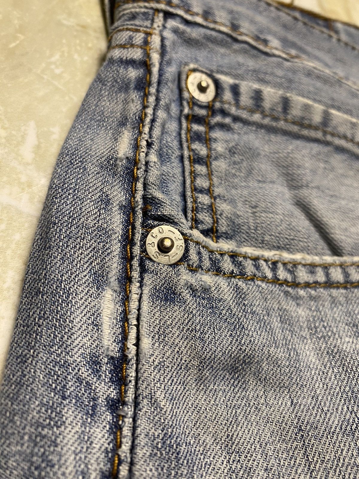 Levi's Light blue Levi’s distressed jean 505 Size US 34 / EU 50 - 16 Thumbnail