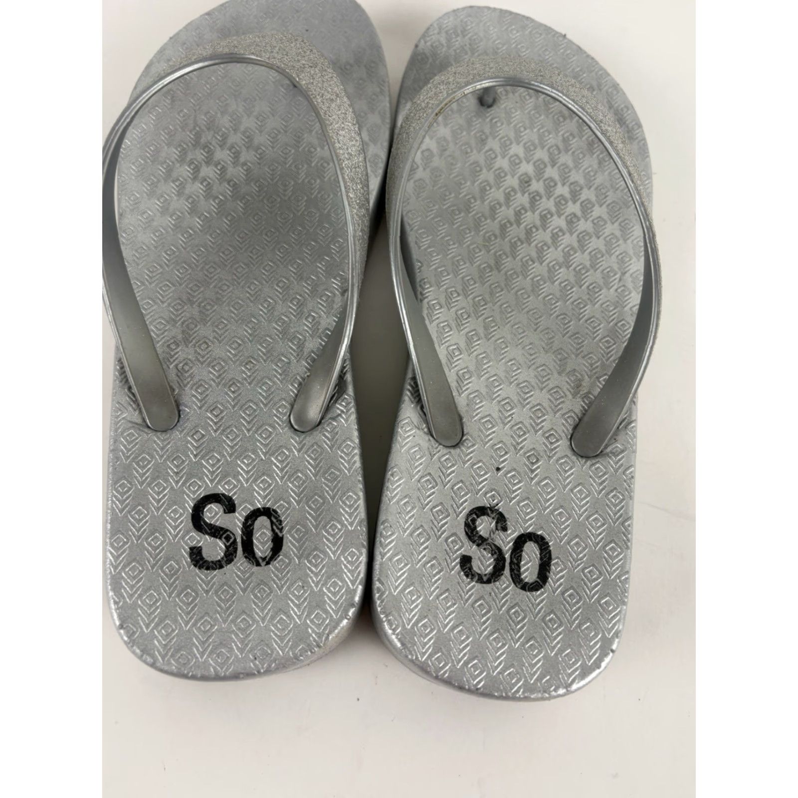 Vintage **SO Silver Glitter Sandals Women's Size 7-8** User: **SO Silver Glitter Flip Flops Women's Size 7-8** Size US 7 / IT 37 - 3 Thumbnail
