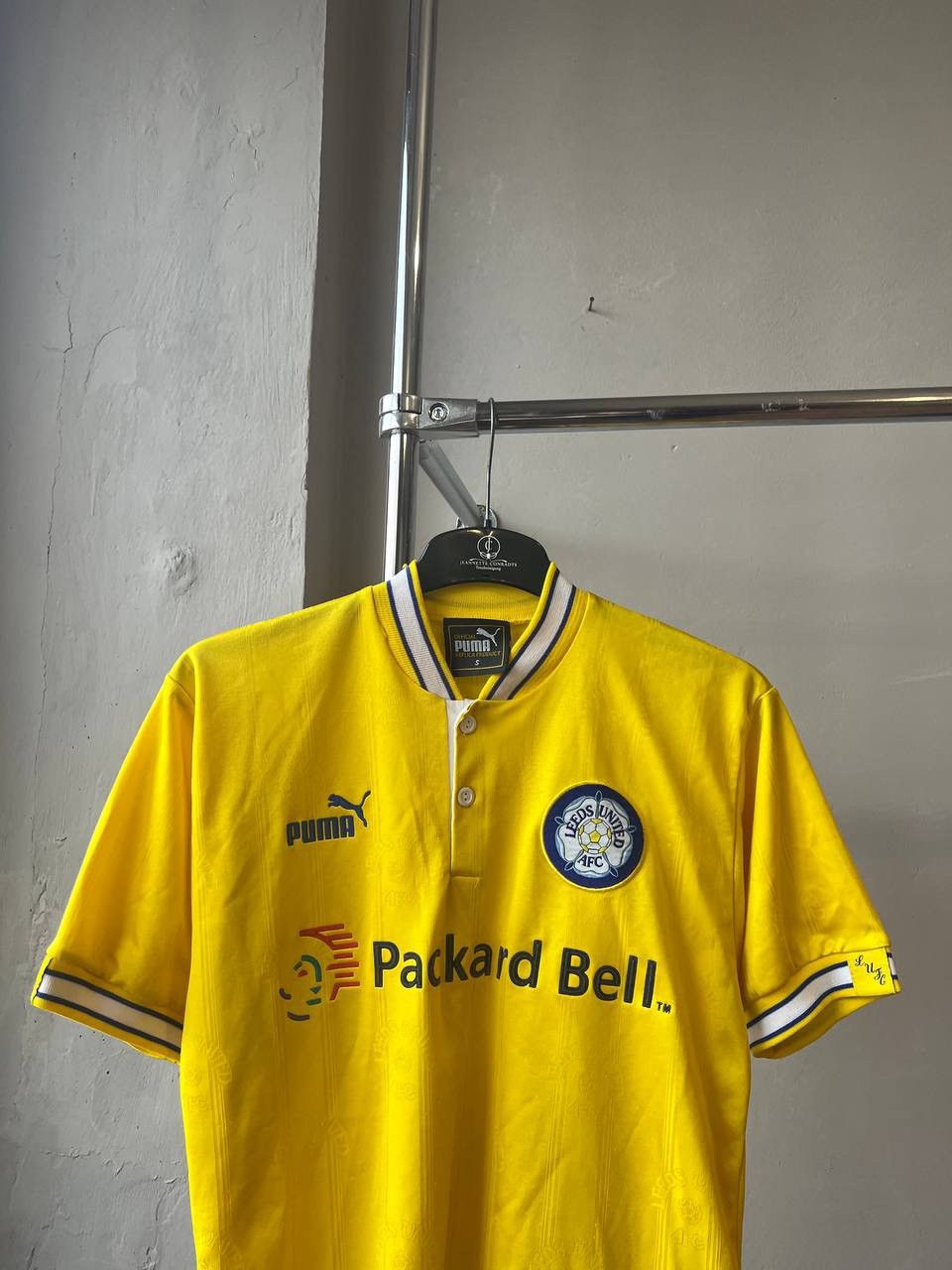 Puma 1997/98 LEEDS UNITED HOME SOCCER JERSEY FOOTBALL SHIRT SZ S Size US S / EU 44-46 / 1 - 3 Thumbnail