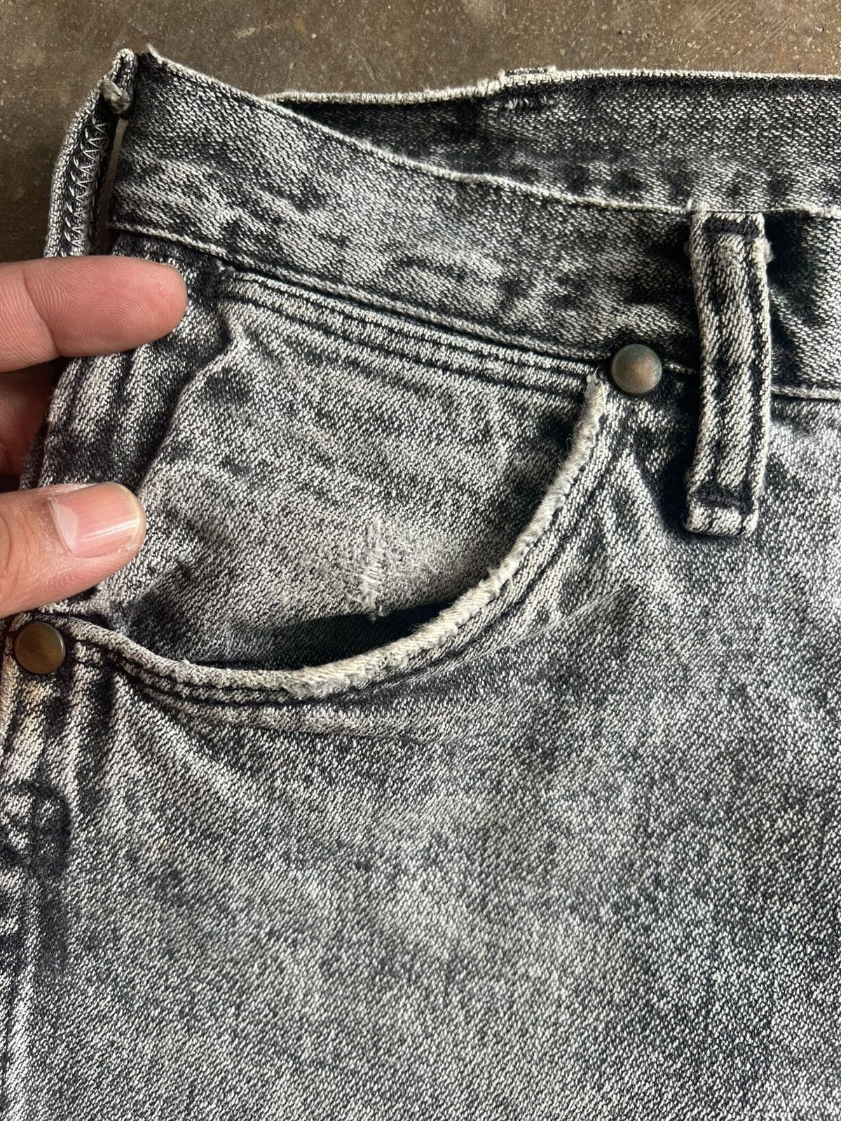 Wrangler VINTAGE WRANGLER GALACTIC WASH DISTRESSED DENIM JEANS Size US 28 / EU 44 - 10 Thumbnail