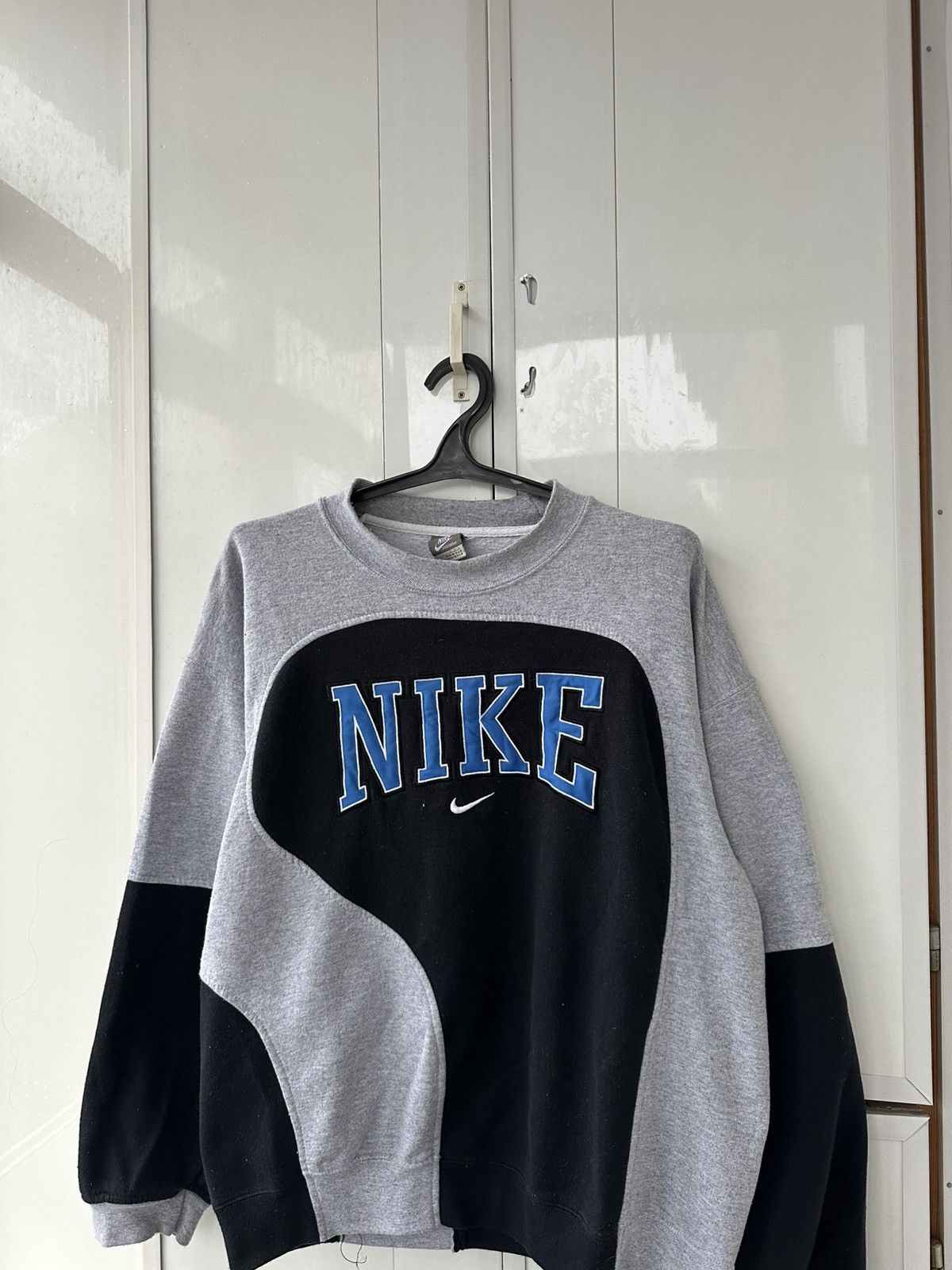 Nike Vintage Nike OverSize Sweatshirt Custom Distressed Y2K Size US L / EU 52-54 / 3 - 7 Thumbnail