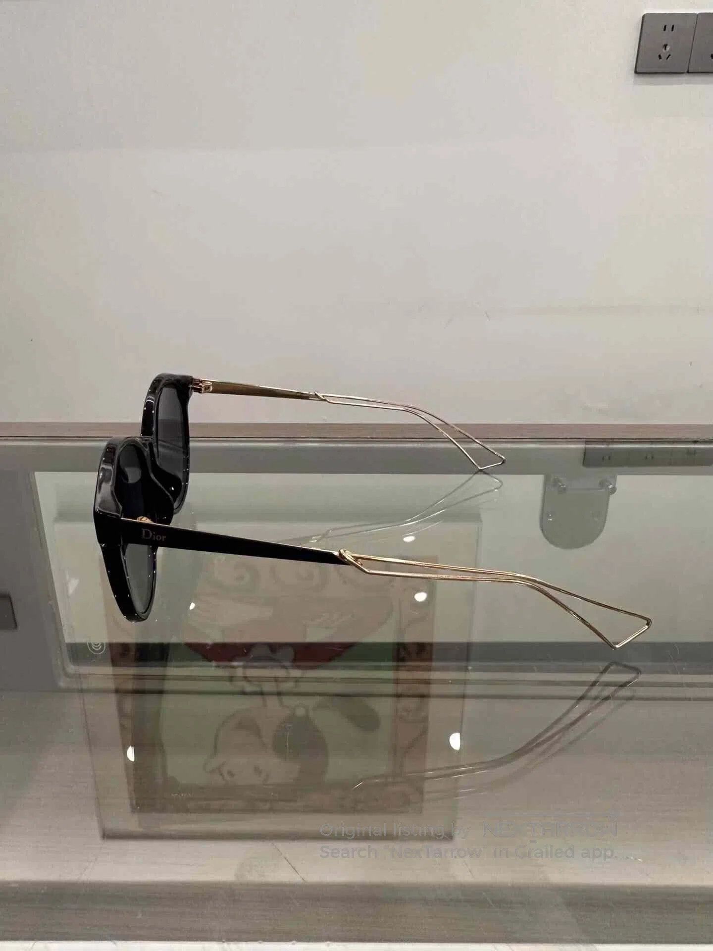 Dior Dior Black Cat-Eye Gold Logo Sunglasses. Size ONE SIZE - 4 Thumbnail
