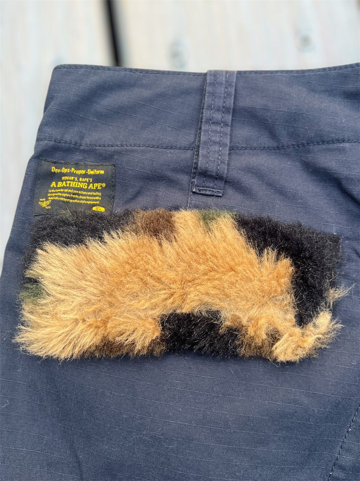 Bape 1st Camo Fur Pocket Cargo Shorts Size 32" / US 10 / IT 46 - 6 Thumbnail