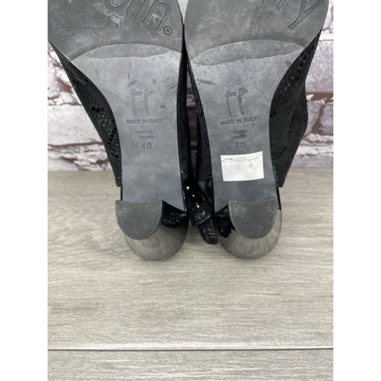 Other Thierry Rabotin Black Leather Snake Print Slingback Pump Hee Size US 9.5 / IT 39.5 - 14 Thumbnail