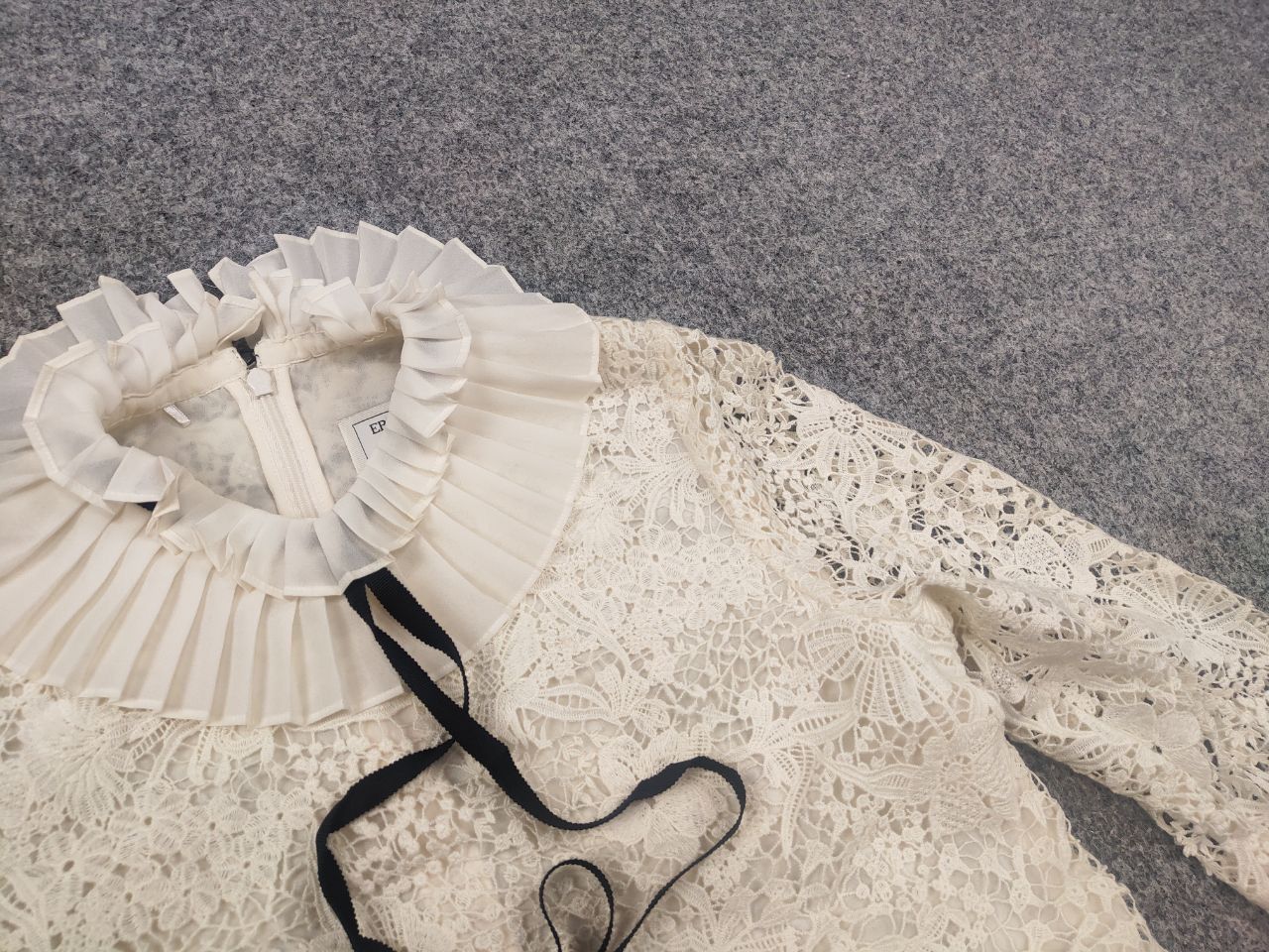 Erdem Erdem x H&M lace Top blouse ruffles contrasting ribbon Size S / US 4 / IT 40 - 8 Thumbnail