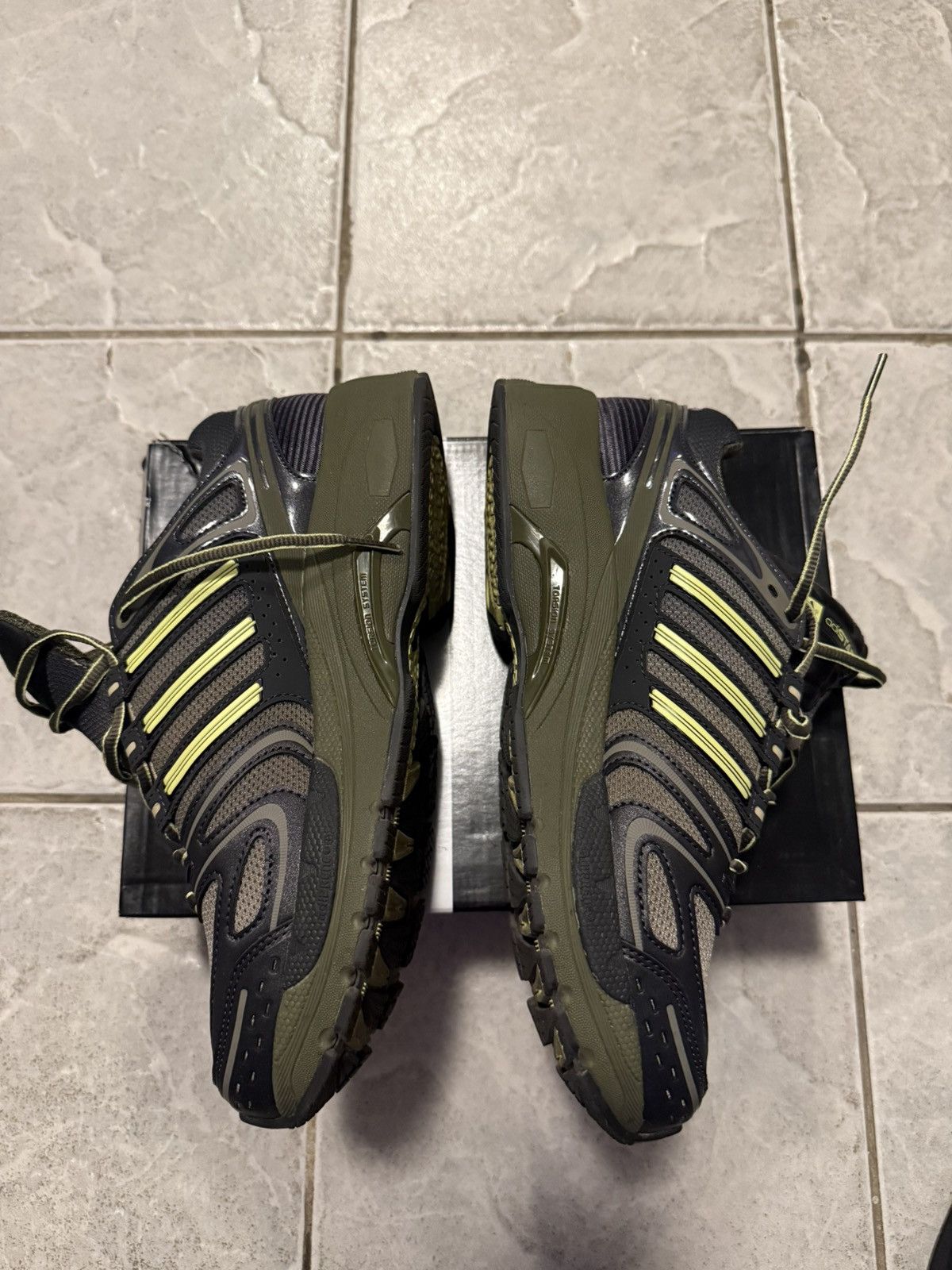 Adidas Adistar Control 5 Size US 10 / EU 43 - 4 Thumbnail