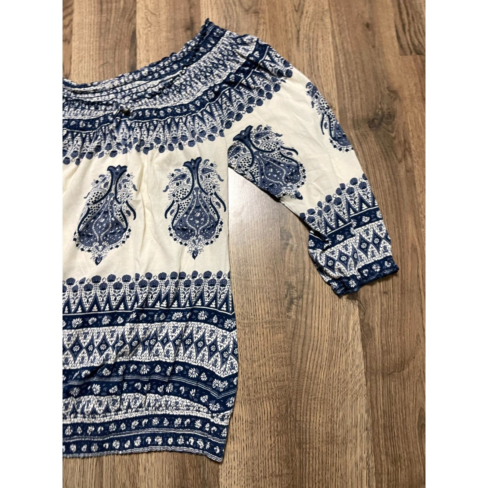 Lucky Brand Lucky Brand Shirt Women’s Size S White Blue V-Neck 3/4 Sleeve T-Shirt Casual Fall Spring Summer Modern Basic Size S / US 4 / IT 40 - 4 Thumbnail