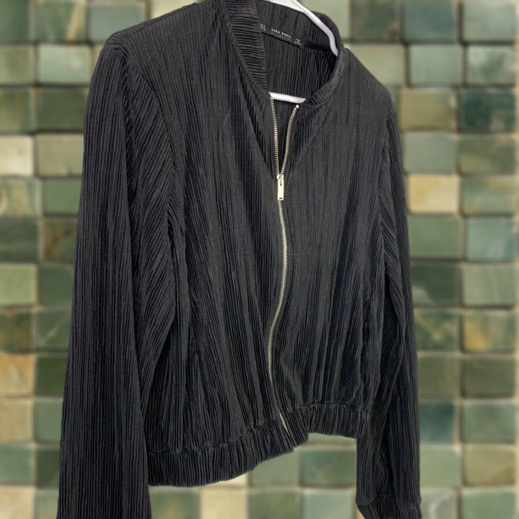Zara Zara Basic Crinkle Slick Ribbed Hollywood Glam Black Zip Jacket Small Jacket Womens Size S / US 4 / IT 40 - 1 Thumbnail