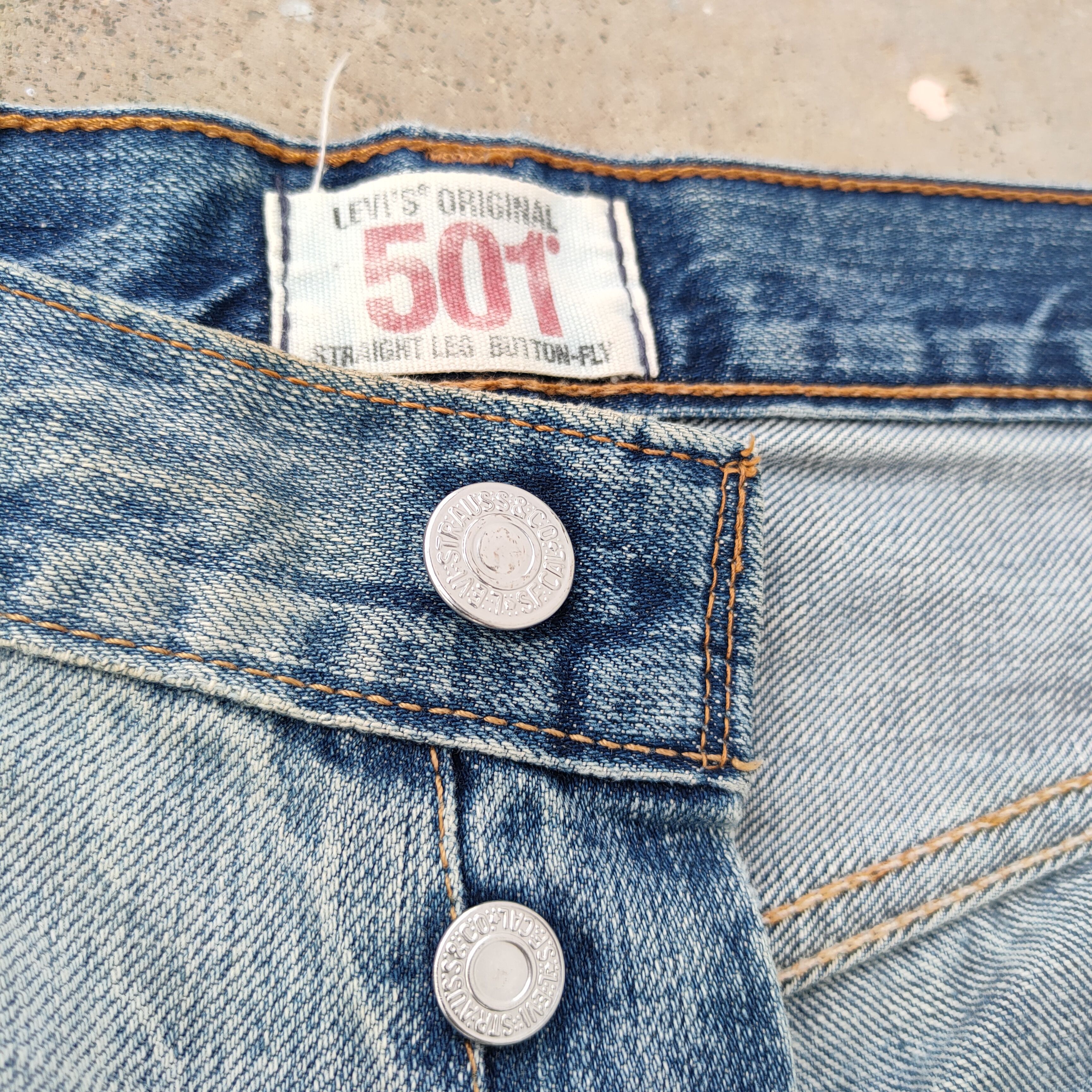 Levi's Vintage Clothing Vintage Levi's 501 Faded ripped jeans denim pants Size US 31 - 10 Thumbnail