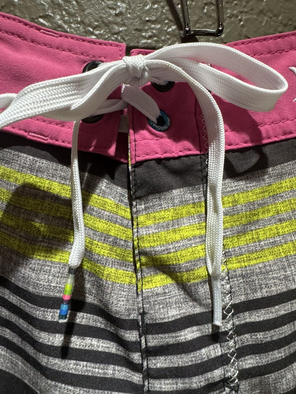 Hurley Vintage 2000s Y2k Hurley Neon Yellow Pink Grey Black Size US 30 / EU 46 - 2 Thumbnail