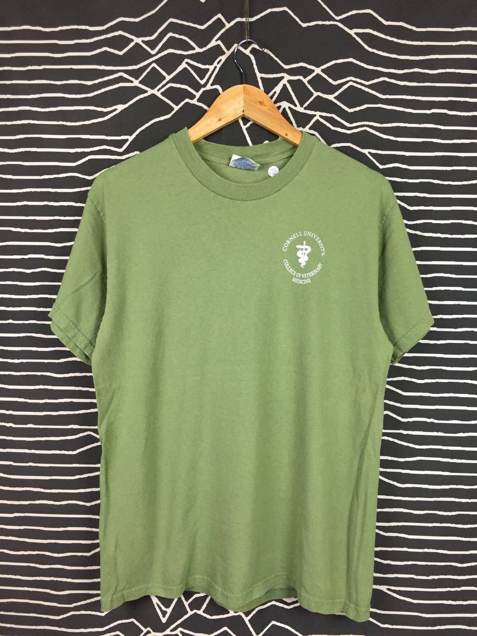 Hanes × Vintage Vtg Cornell University College Of Veterinary Medicine Tee Size US M / EU 48-50 / 2 - 6 Thumbnail