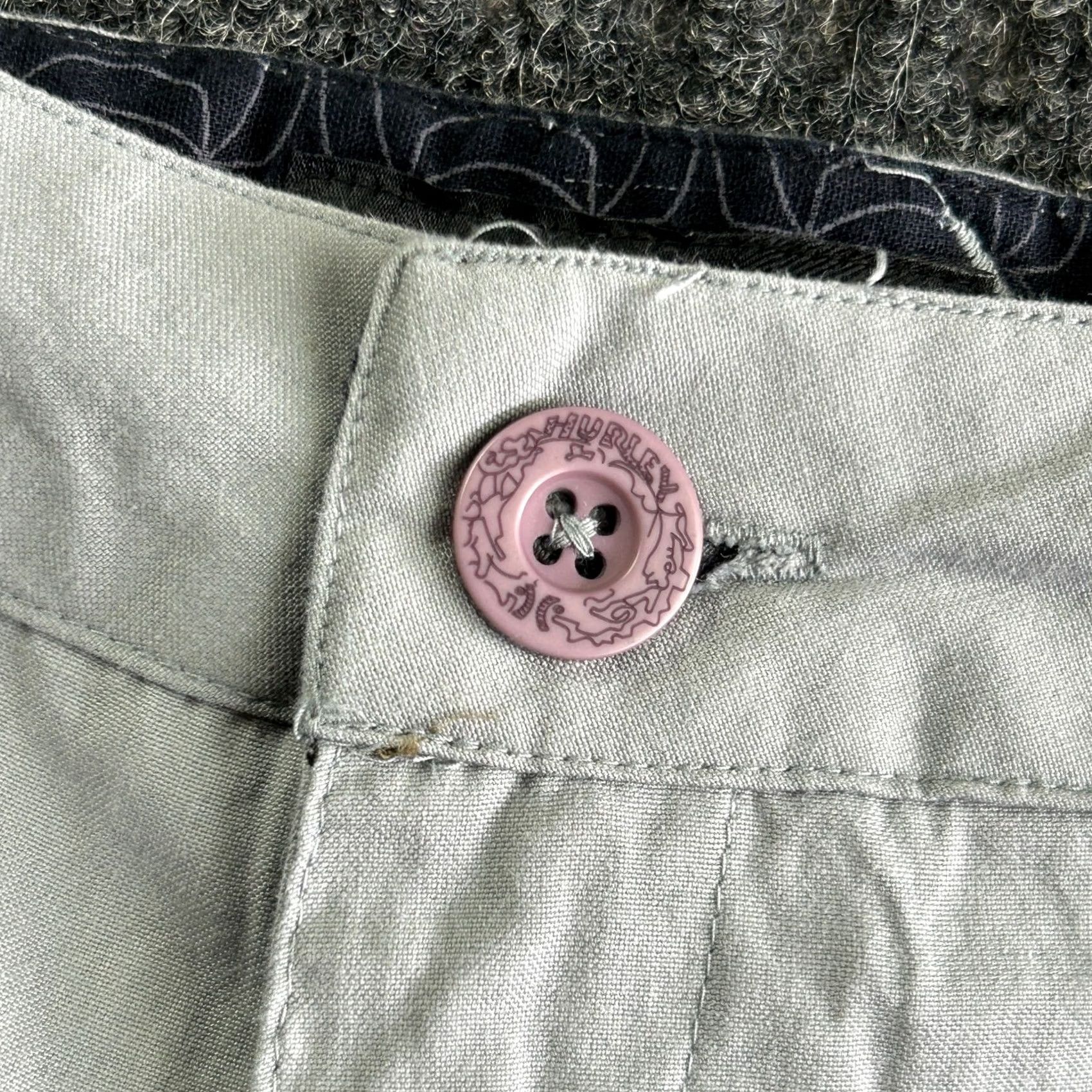 Hurley VINTAGE Hurley Chino Shorts 34 Gray Embroidered Spellout Skater Grunge Surf Men Regular 34 Gray 90s Y2K Vintage? Size US 34 / EU 50 - 4 Thumbnail